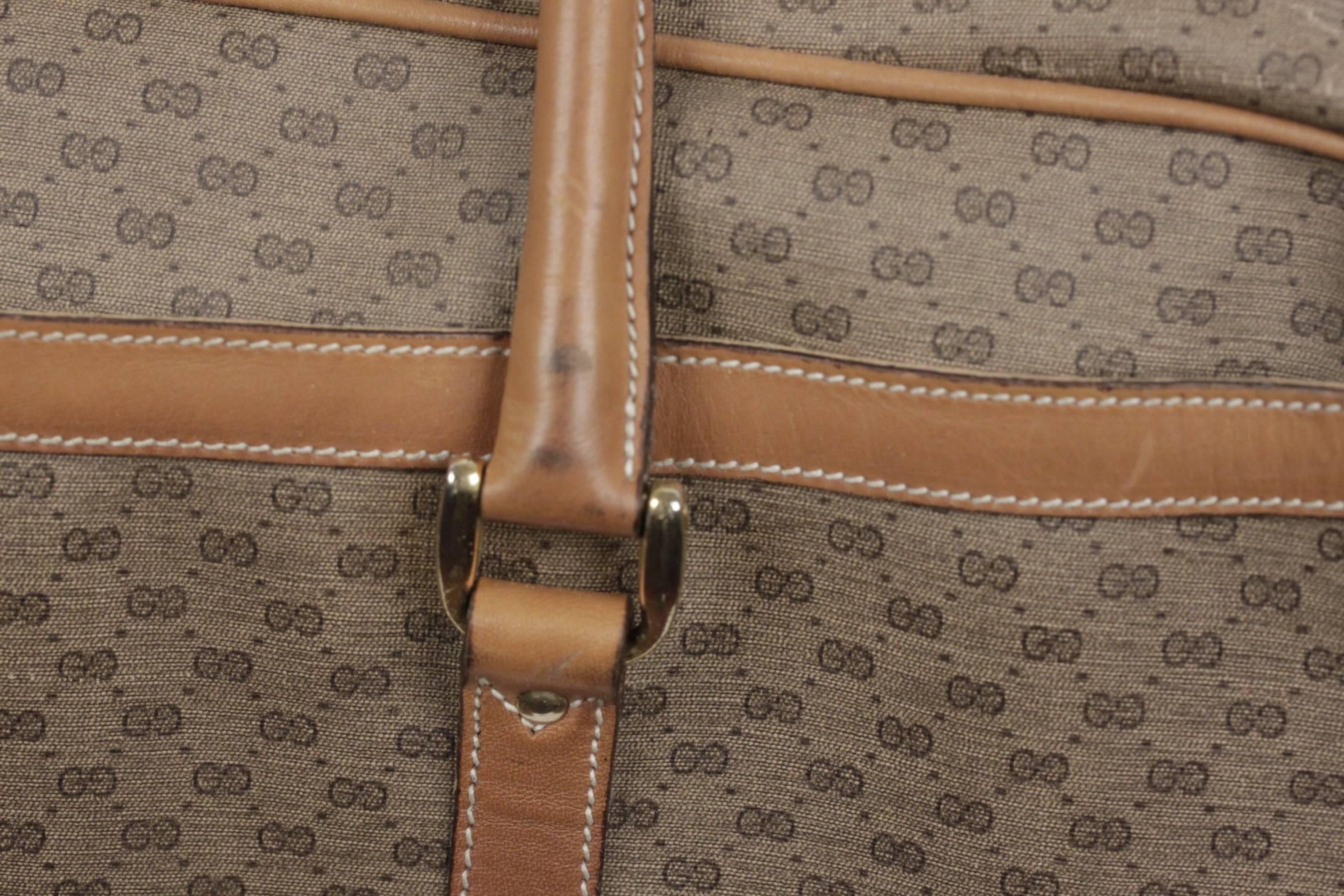 GUCCI Vintage Tan GG MONOGRAM Canvas WEEKENDER Travel Bag In Good Condition In Rome, Rome