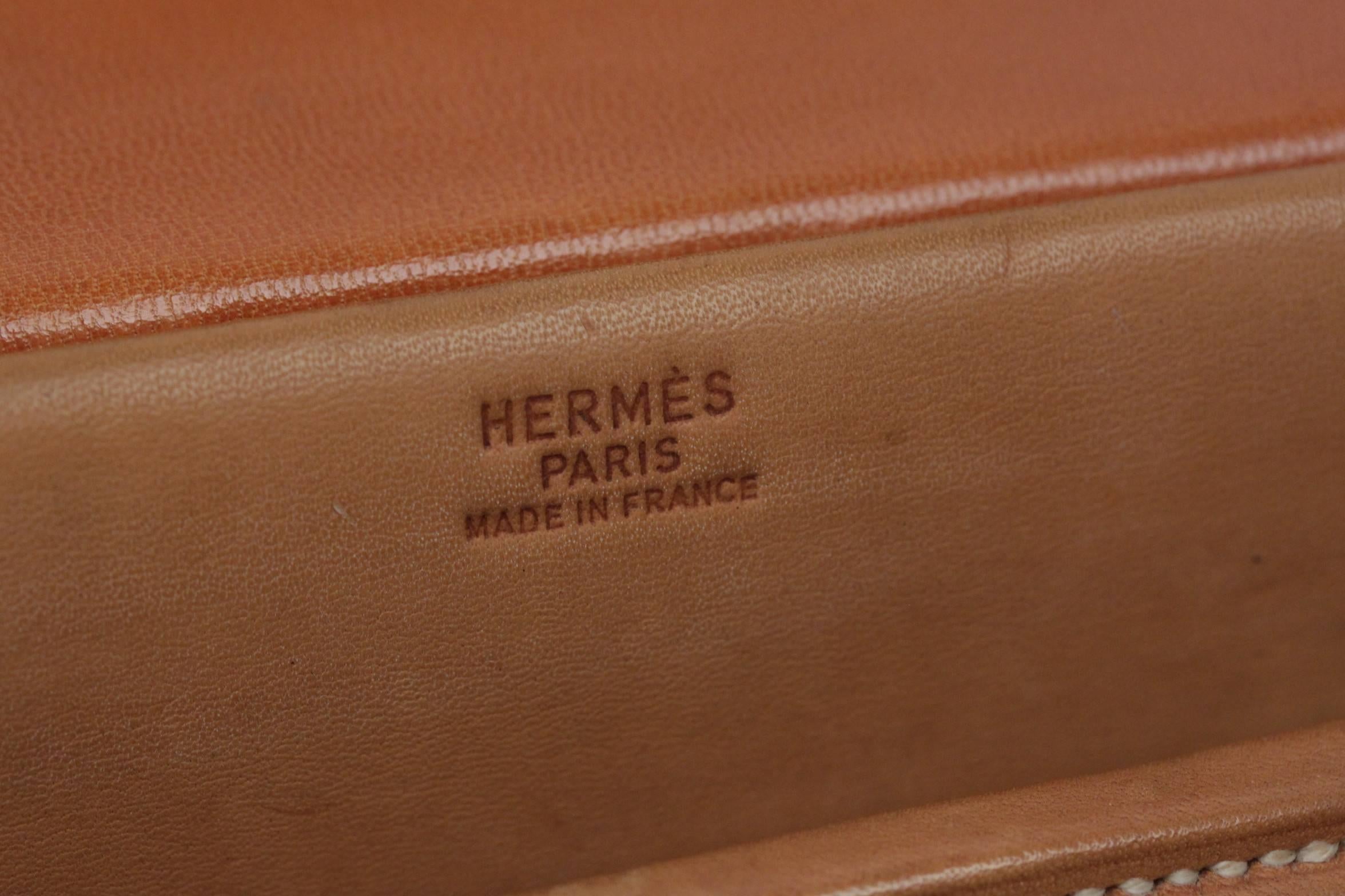 HERMES VINTAGE Tan Leather TRAVEL GROOMING SET w/ Silver TOILETRY Pieces In Good Condition In Rome, Rome