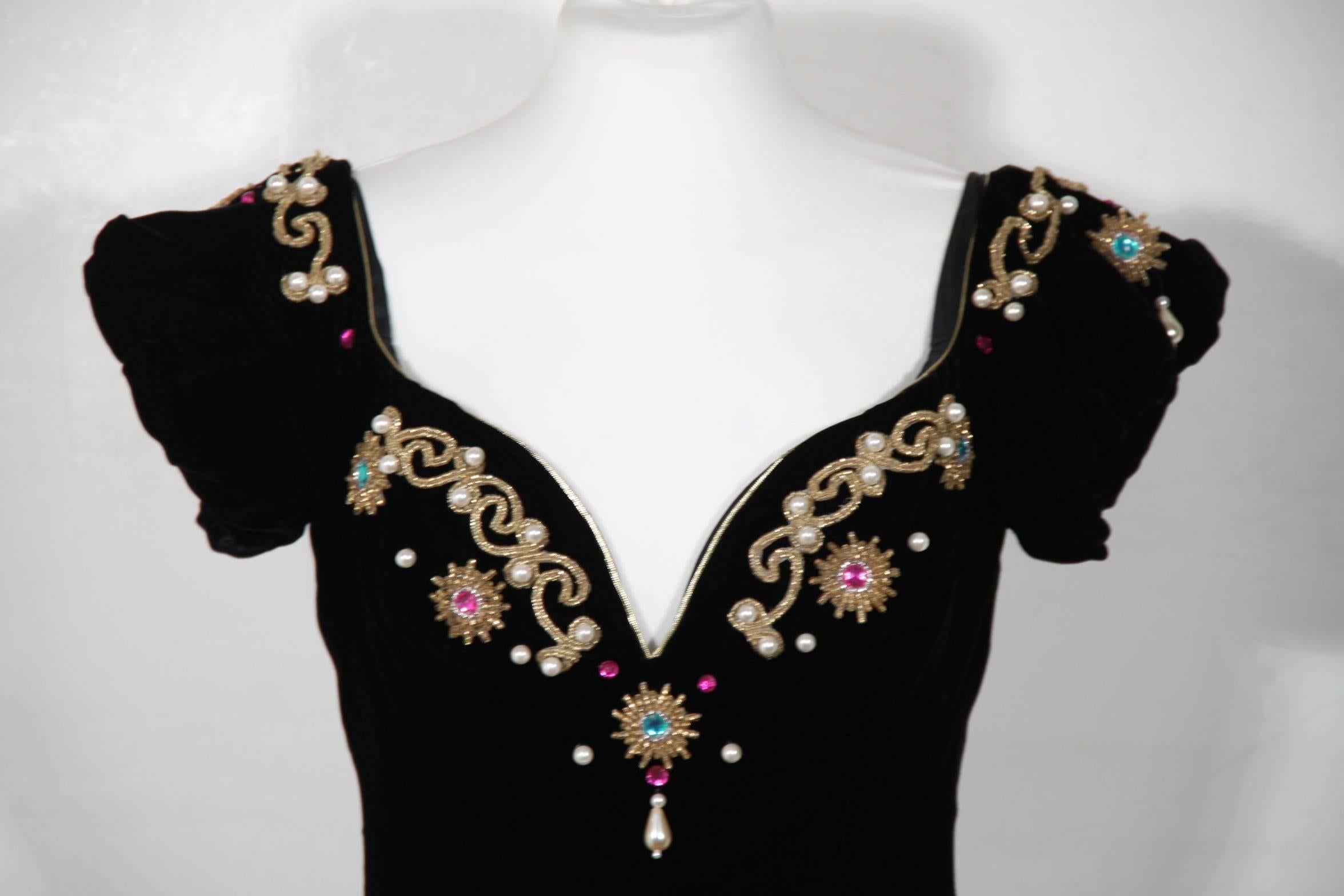 DAVID FIELDEN LONDON Vintage Black Velvet COCKTAIL DRESS w/ EMBROIDERY Sz S In Good Condition In Rome, Rome