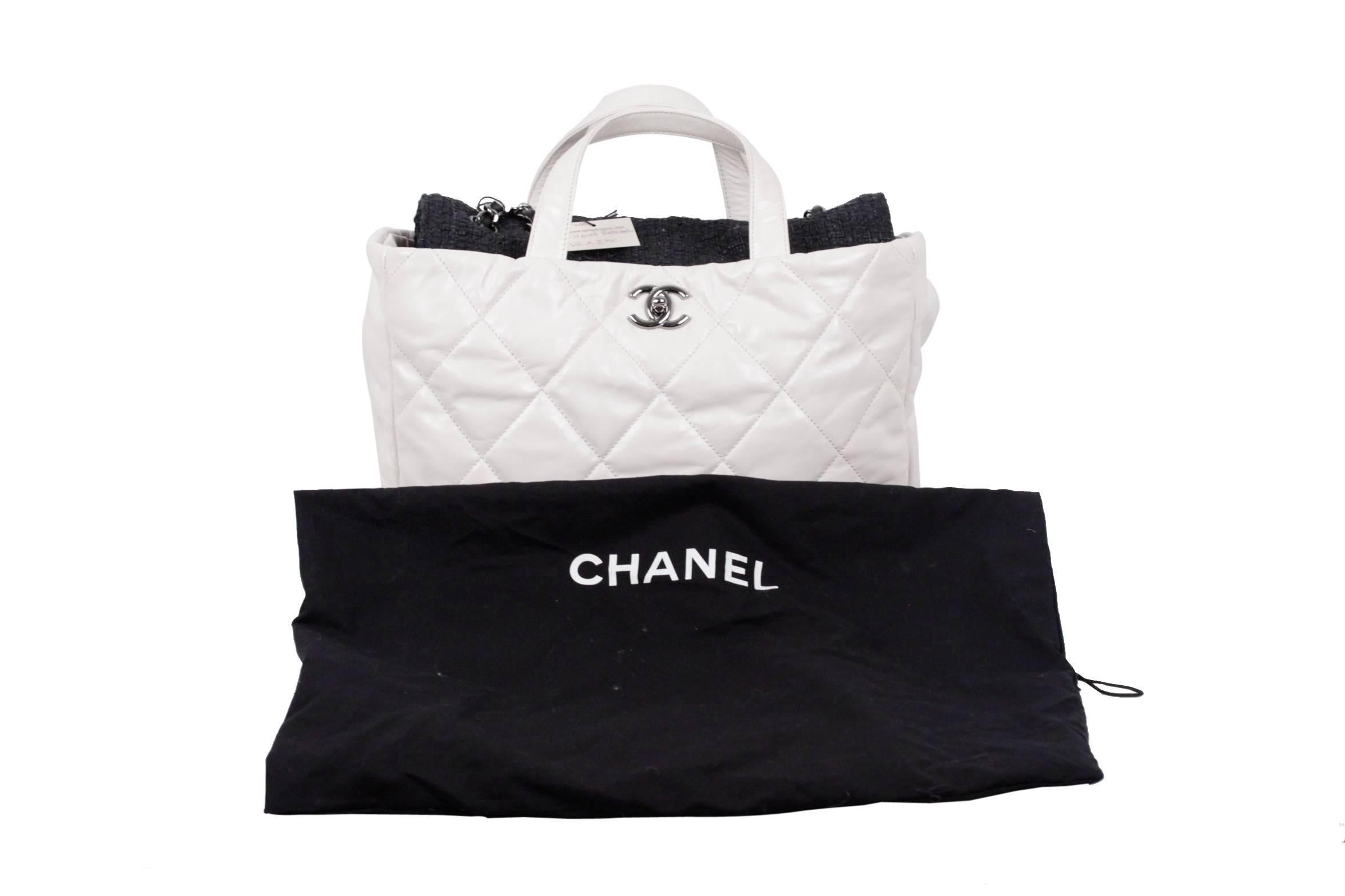 CHANEL White QUILTED Leather PORTOBELLO Tweed Flap TOTE Shoulder Bag 2