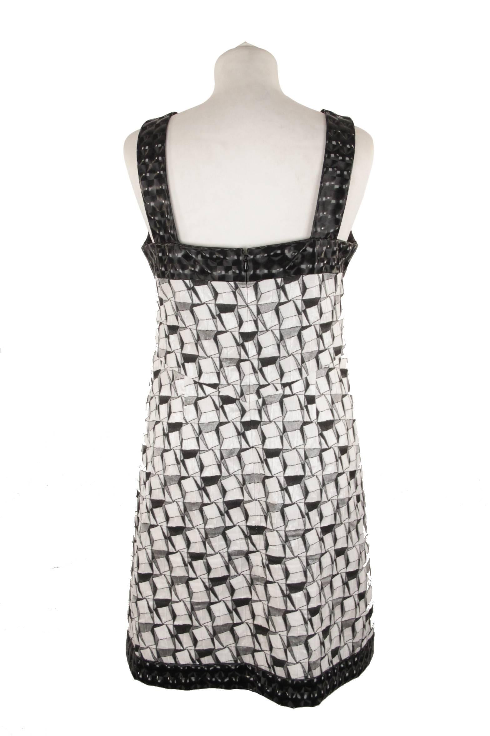 CHANEL Black & White GEOMETRIC Cotton Blend SLEEVELESS DRESS Size 36 In Good Condition In Rome, Rome