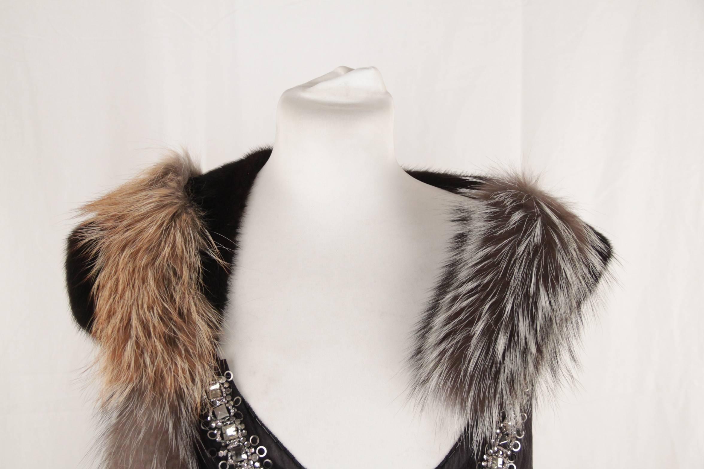 

- Composition: 100% Silk

- V-neckline with fox fur trim

- rhinestones embellishment

- Side zip closure
- Size: 42 IT (The size shown for this item is the size indicated by the designer on the label) It should correspond to a SMALL
