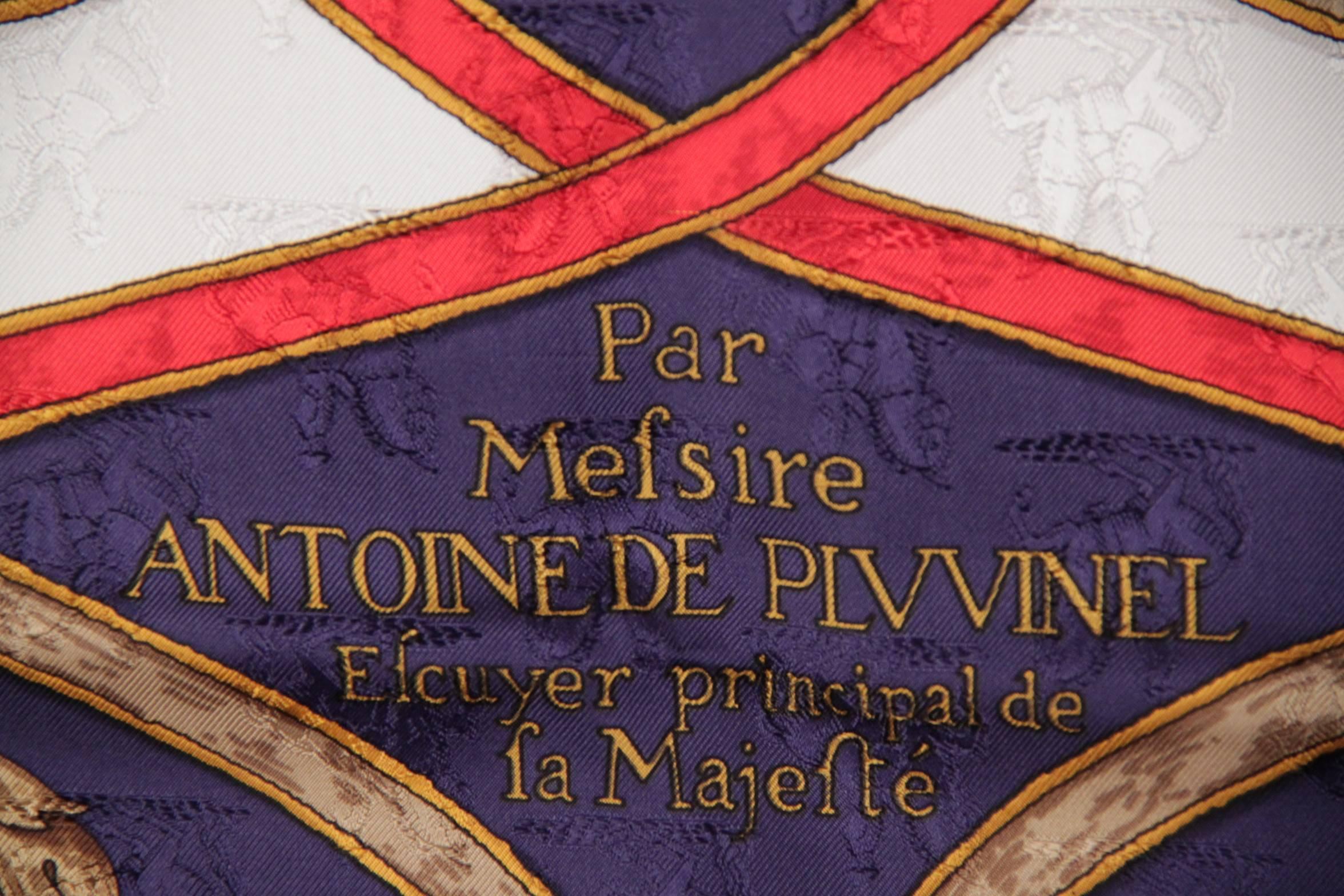 - Titre : L'Instruction du Roy (en l'Exercice de Monter a Cheval):: par Henri d'Origny:: conçu - publié pour la première fois en 1993. 
- 100% soie Jacquard
- L'inspiration et le nom de ce magnifique foulard proviennent d'un ancien livre