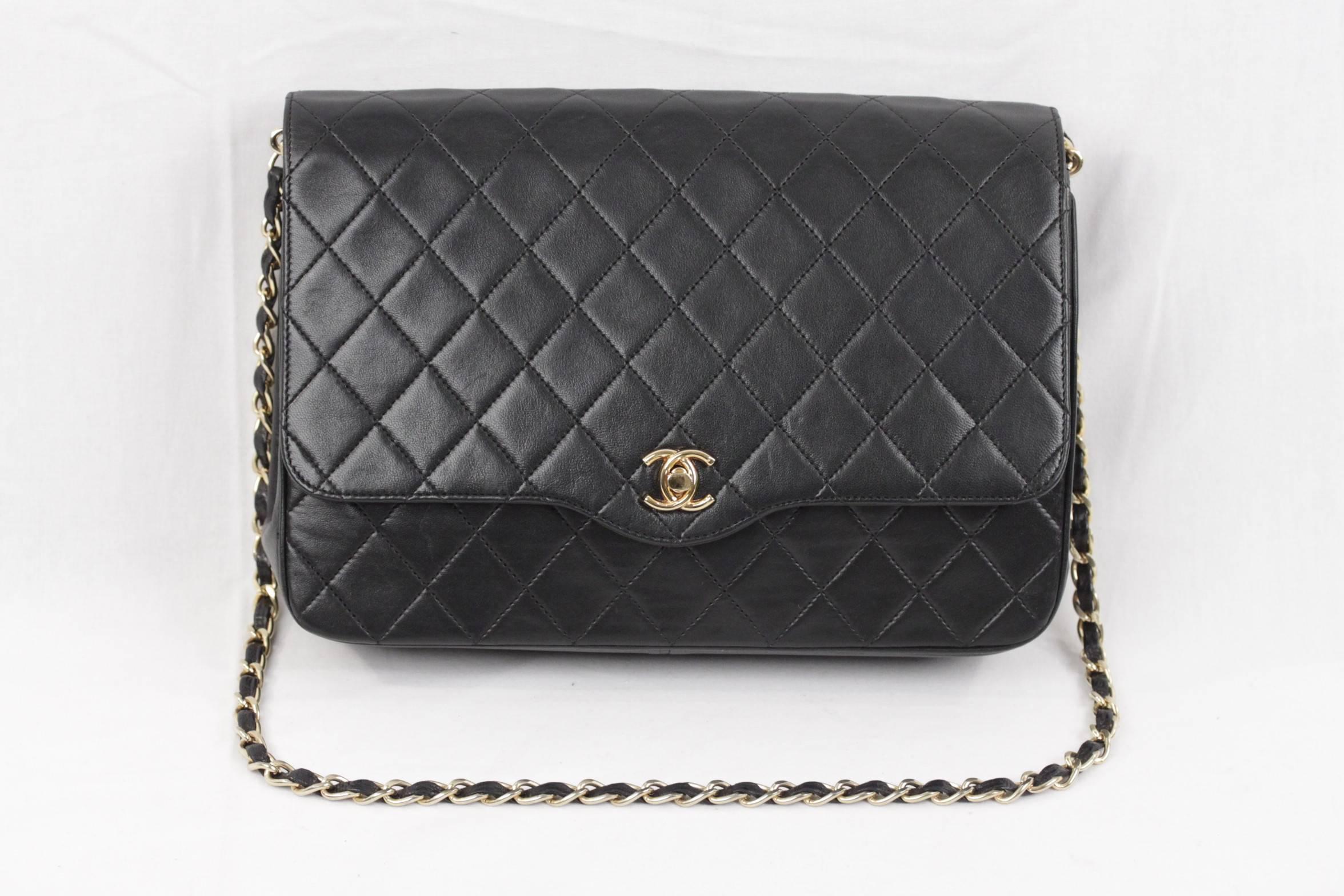 
Brand: CHANEL Paris - Made in France

Logos / Tags: 'CHANEL' embossed inside, 'Made in France' embossed inside, gold metal CC - CHANEL logo on the front, CHANEL PARIS engraved on the reverse of the main closure, CC - CHANEL zipper pull inside,