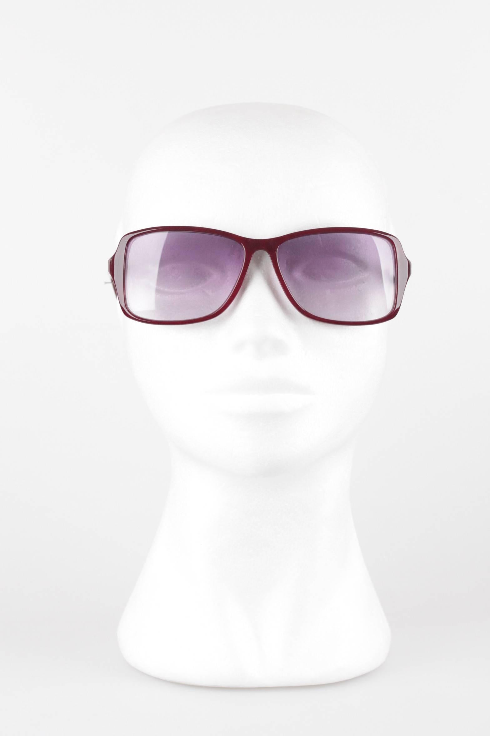 YVES SAINT LAURENT vintage MINT/PRISTINE sunglasses

Mod. ICARE - 59/14 - 537- Made in France

Burgundy half aviator / rectangular shape. Purple GRADIENT mint 100% UV protection lenses

Condition: A+ :MINT CONDITION! Mint item. Never worn or