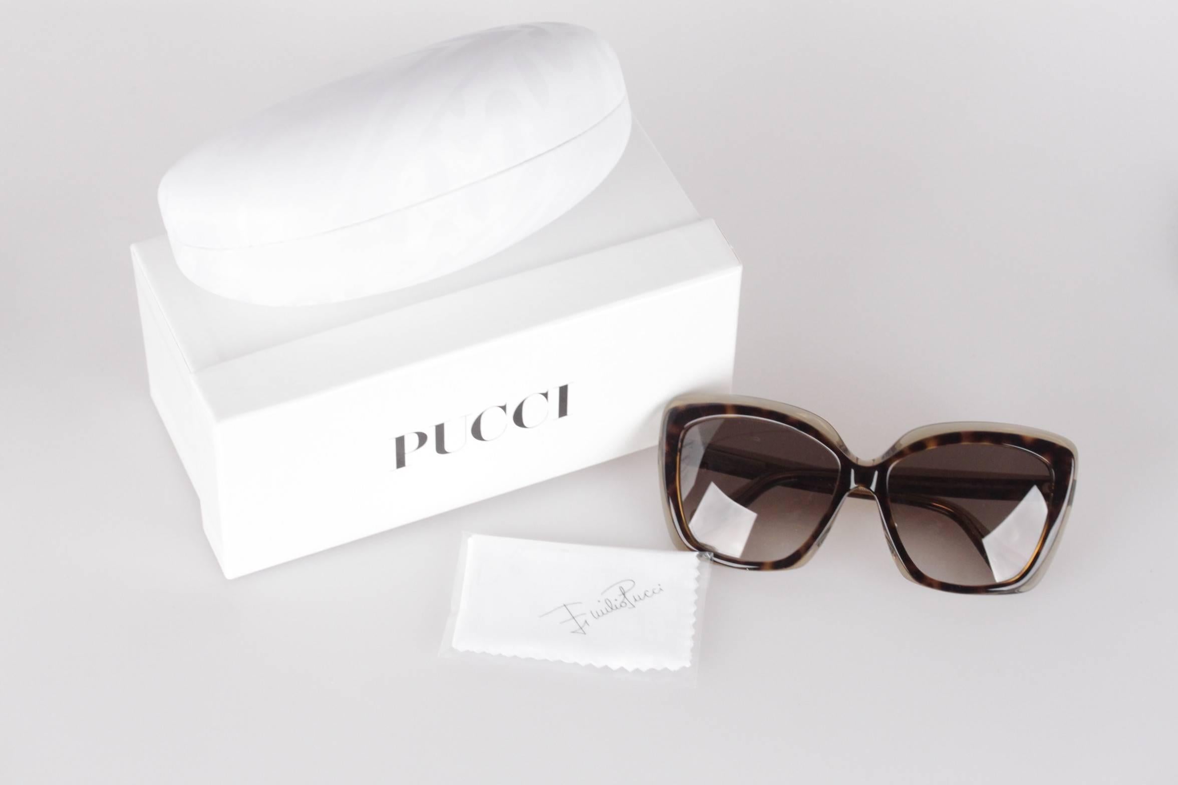NEW, MINT & BOXED!

EMILIO PUCCI sunglasses, Made in Italy

Tortoise Brown, Black & Gold OVERSIZED, CAT-EYE sunglasses

2014 collection - Retail Price: over 300 USD

Light brown GRADIENT lenses

Model refs: EP 720S - 57/16 - 244 -