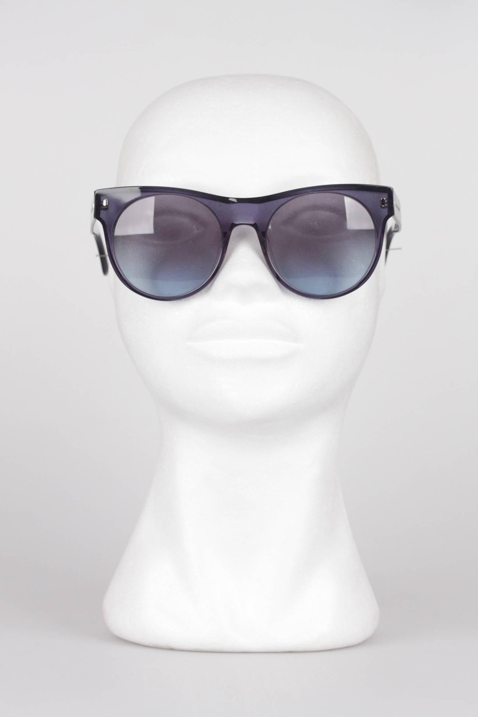 MINT, NEW & BOXED!

SAINT LAURENT Paris MINT & BOXED round sunglasses

In BLUE color, with BLUE gradient ORIGINAL lens

model refs: YSL 6360/N/BNPNM - 53/21 - 140

It will come with its original black smooth leather SAINT LAURENT