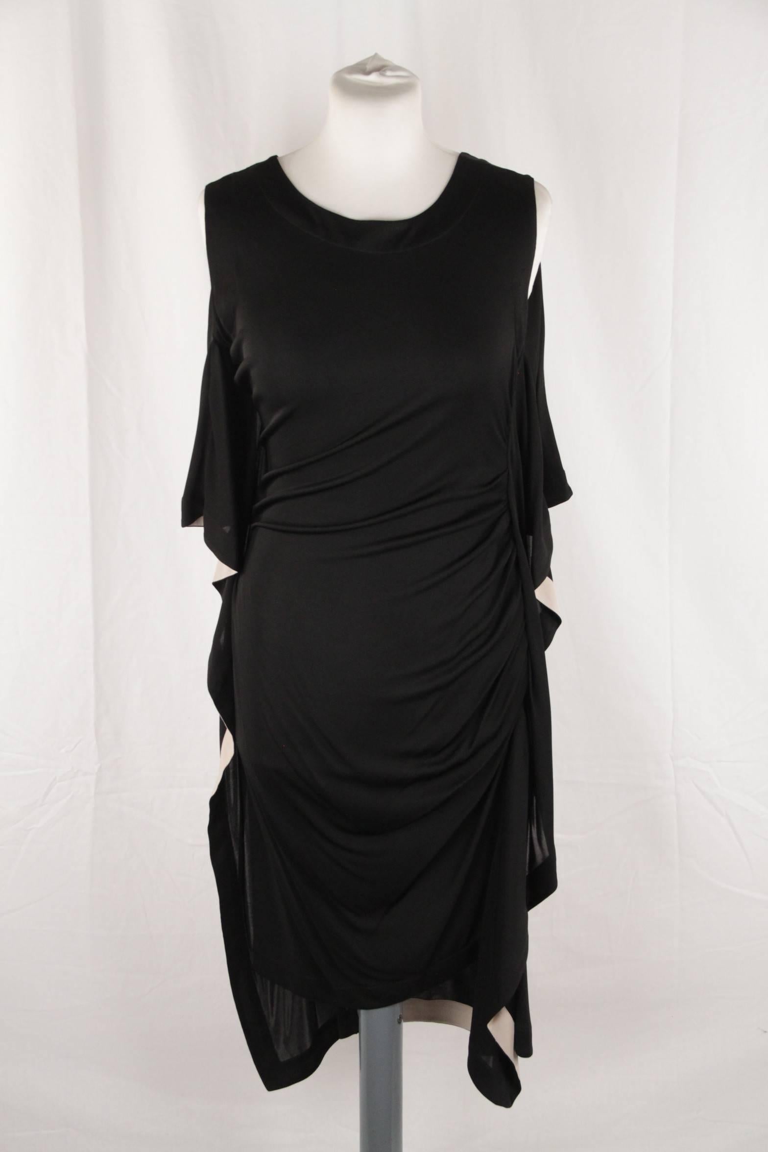 - Black silky sleeveless dress

- Round neck

- Sleeveless design

- Frilled side

- Draped detailing on the side

- Contrast trim

- Size is not indicated. Estimated size is a SMALL size

Brand: VIONNET Paris - Made in France

Logos