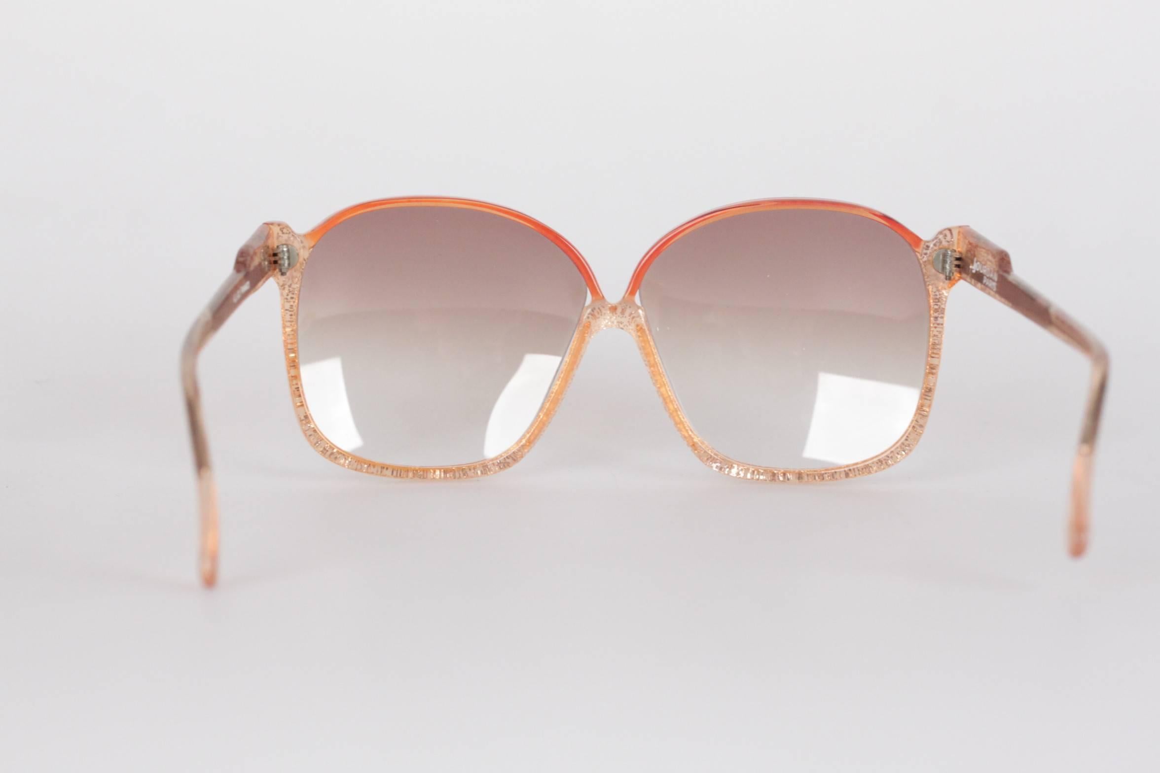 J JOURDAN vintage sunglasses, Made in France in the late '70s

Model reference: US3 - 196
Glitter effect on the inside of the oversized semi-transparent red/orange frame, with the top part which is darker.

Light brown GRADIENT MINT 100% UV