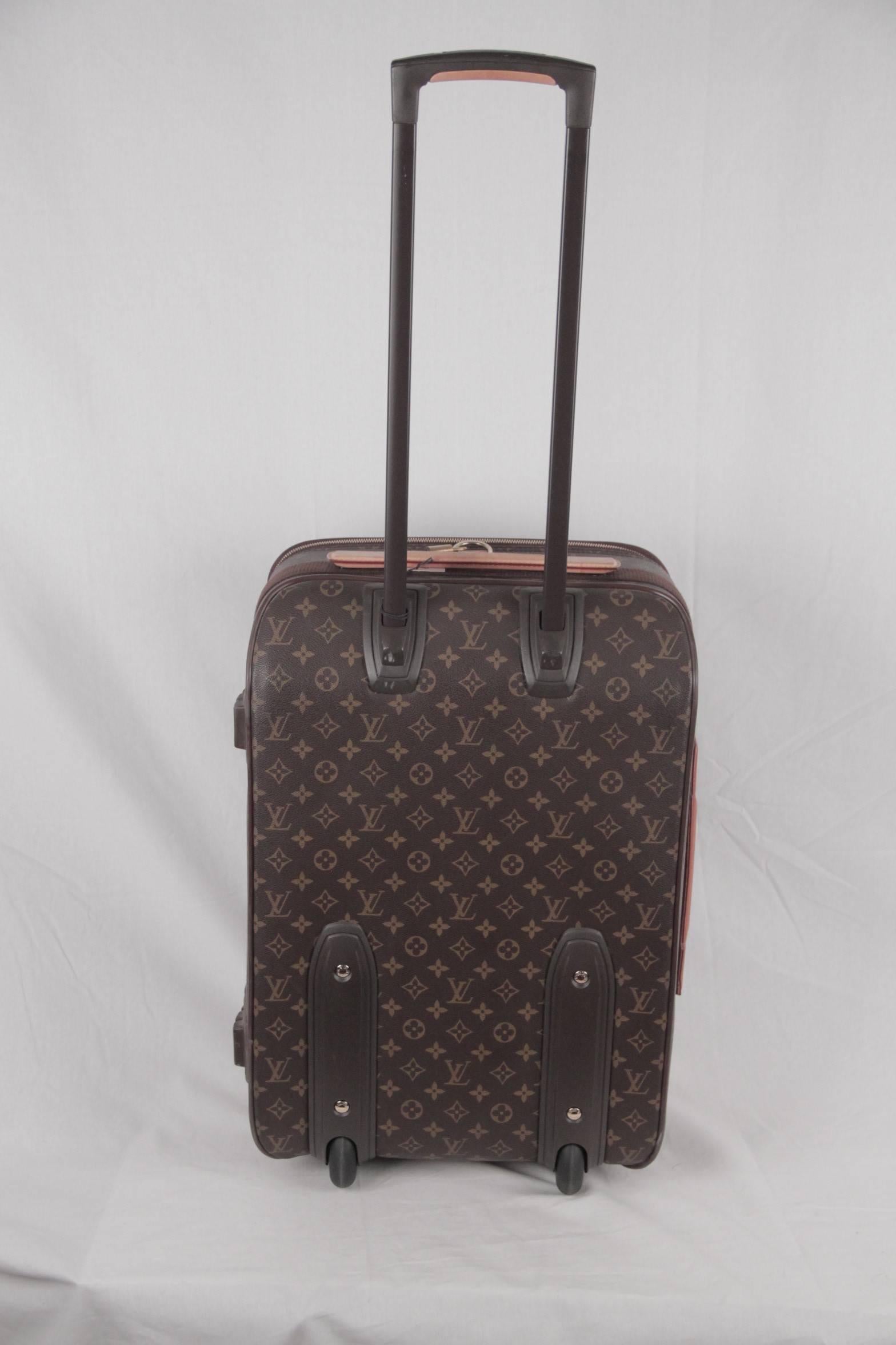 LOUIS VUITTON - Sac de voyage PEGASE 60 Rolling SUITCASE en toile monogramme 1