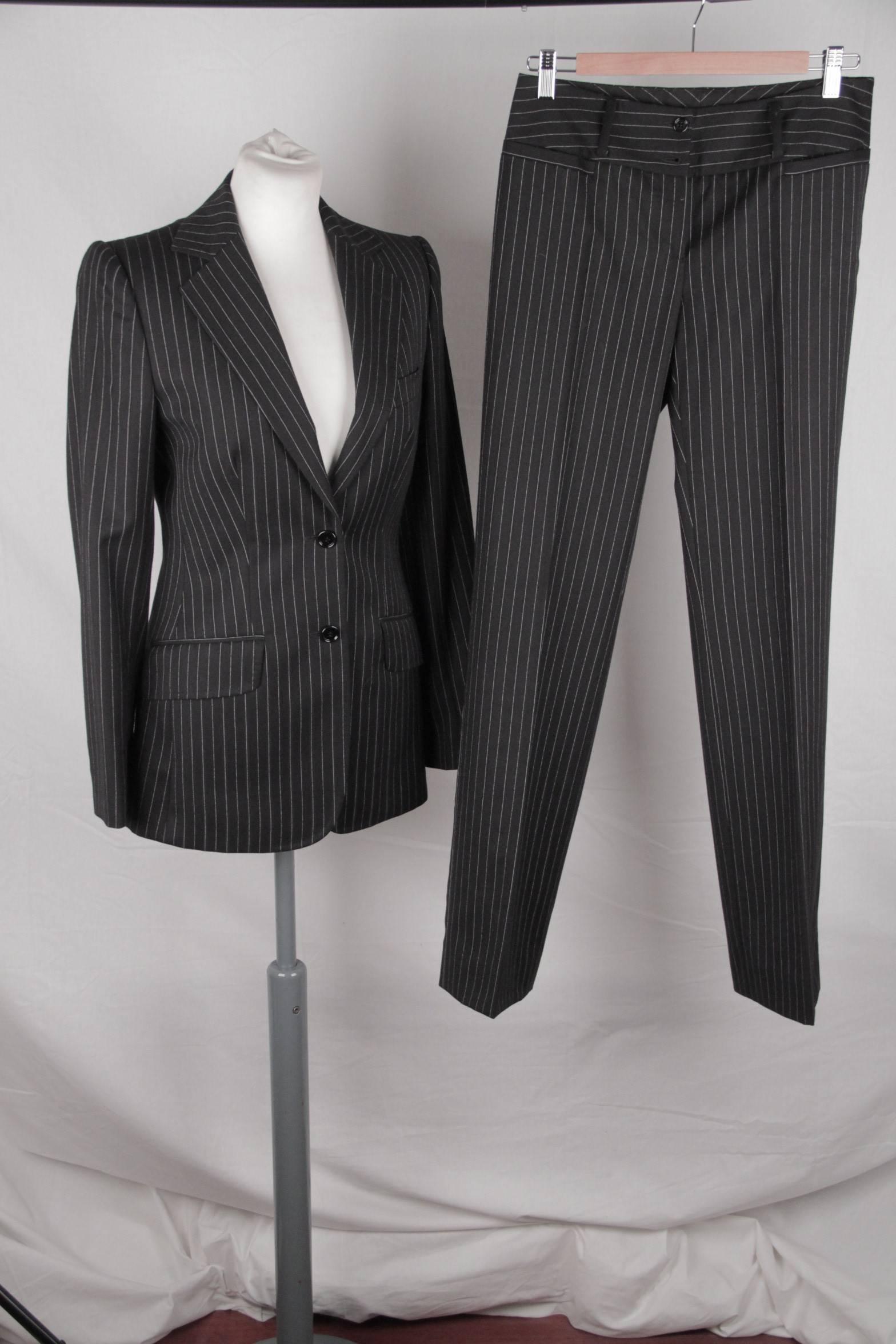 - DOLCE & GABBANA balck pinstriped blazer and trousers suit

- 100% virgin wool 

- Blazer with front button closure

- Trousers with button & zip closure on the front

- Belt loops

- Size : 40 IT (The size shown for this item is the size