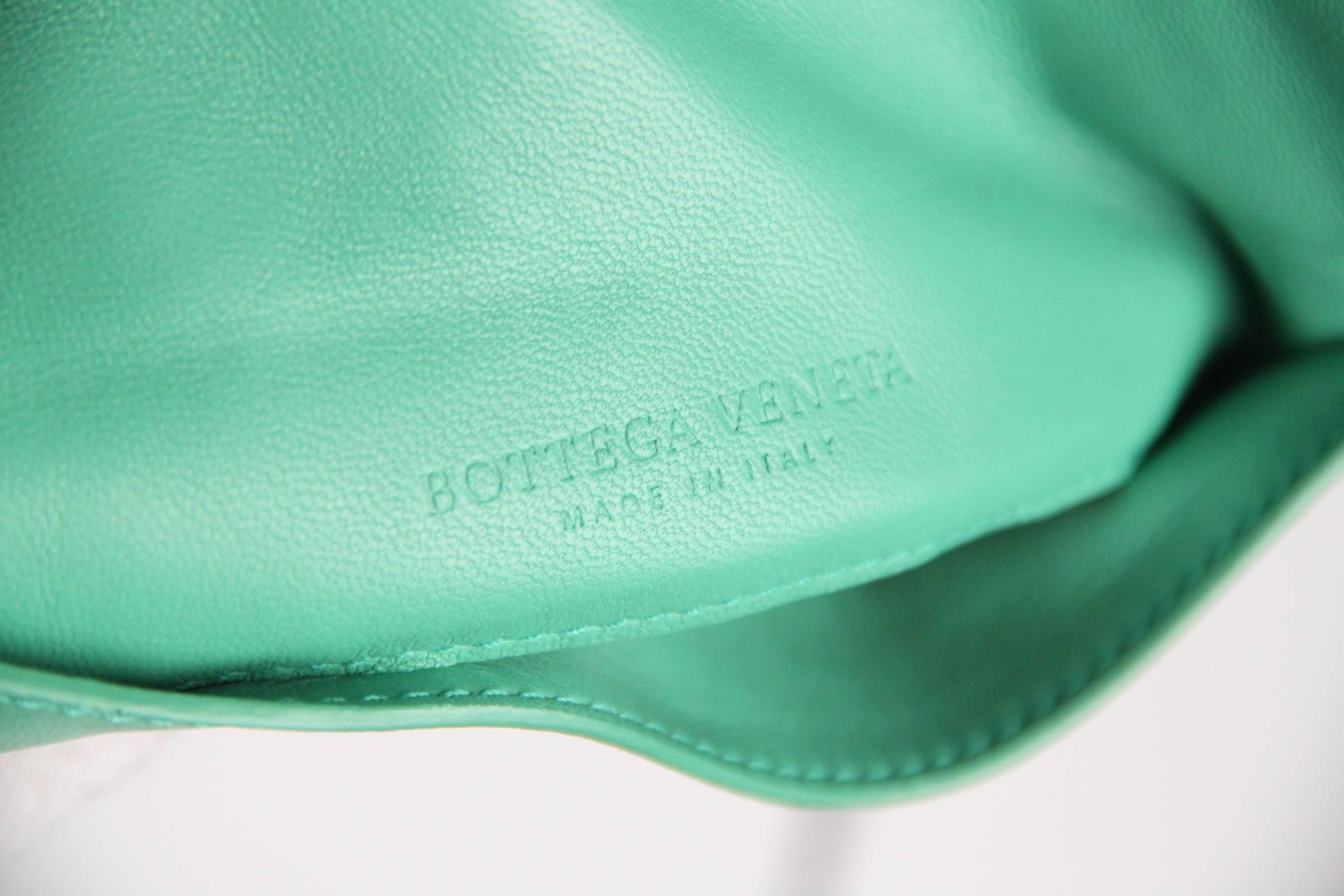 BOTTEGA VENETA Green INTRECCIATO Leather MINI MESSENGER BAG In Good Condition In Rome, Rome