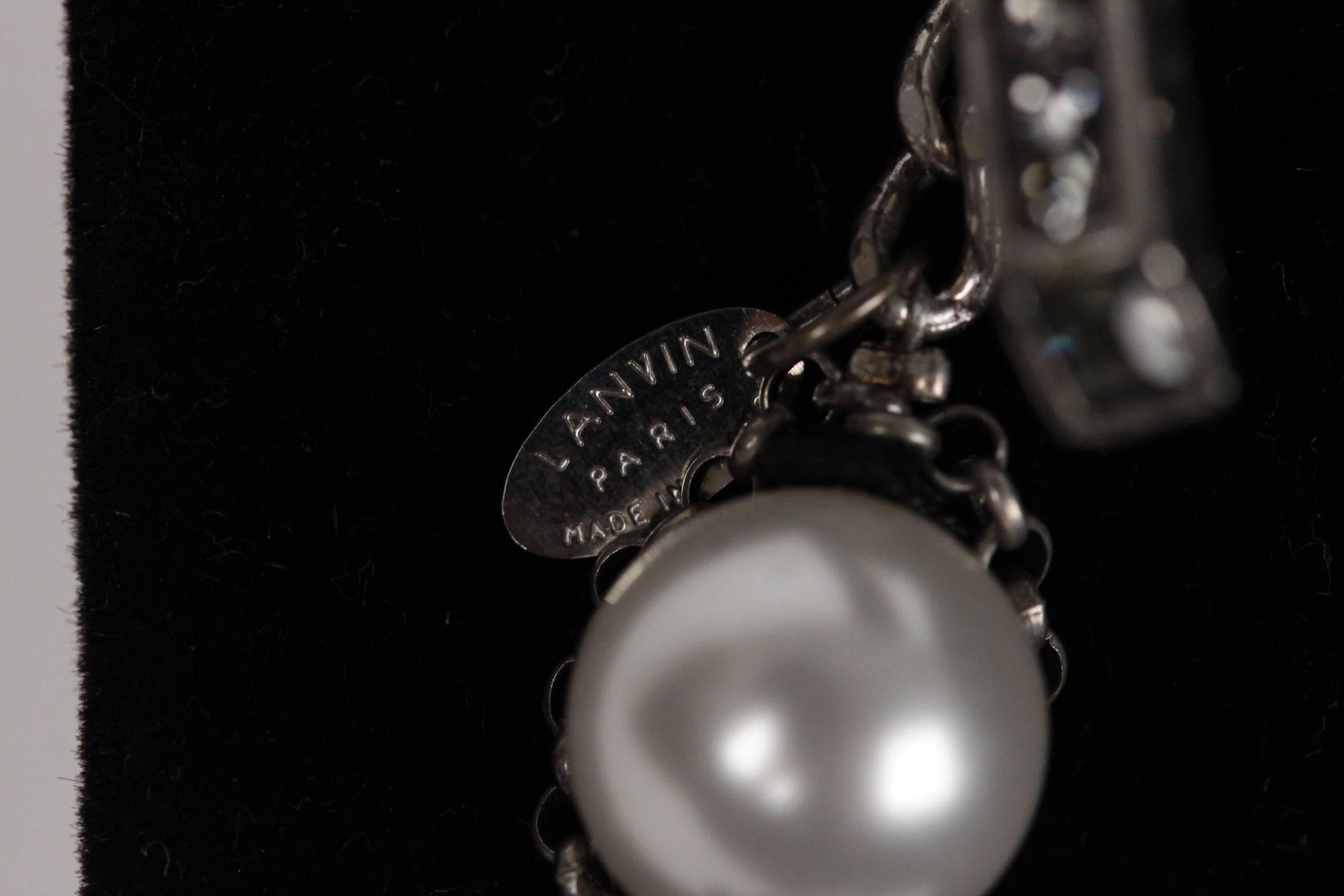 LANVIN Silver Metal & Pearls NECKLACE w/ Toggle Closure In Excellent Condition In Rome, Rome