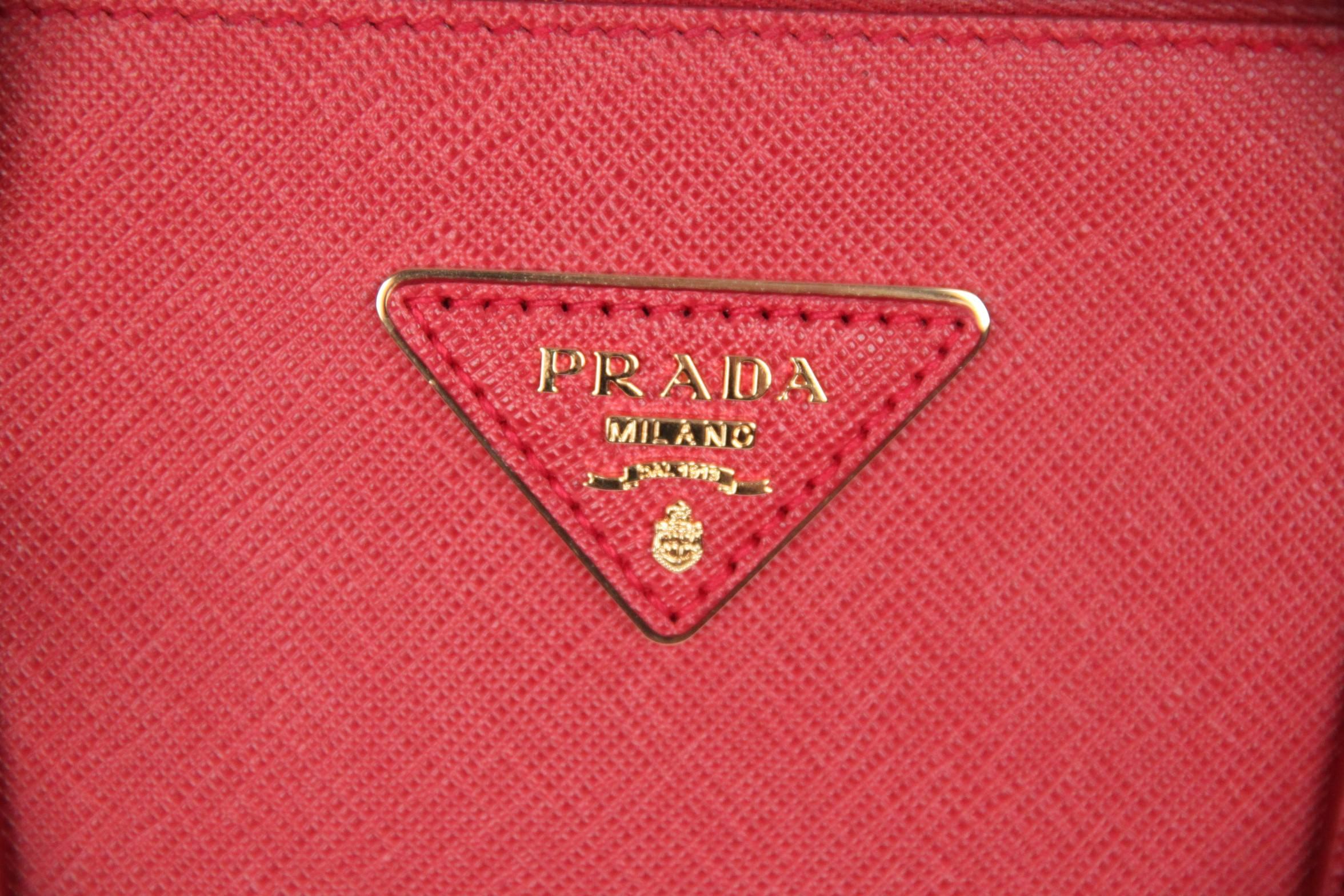 PRADA Red FUOCO SAFFIANO LUX Leather TOTE Satchel 1BA274 In New Condition In Rome, Rome