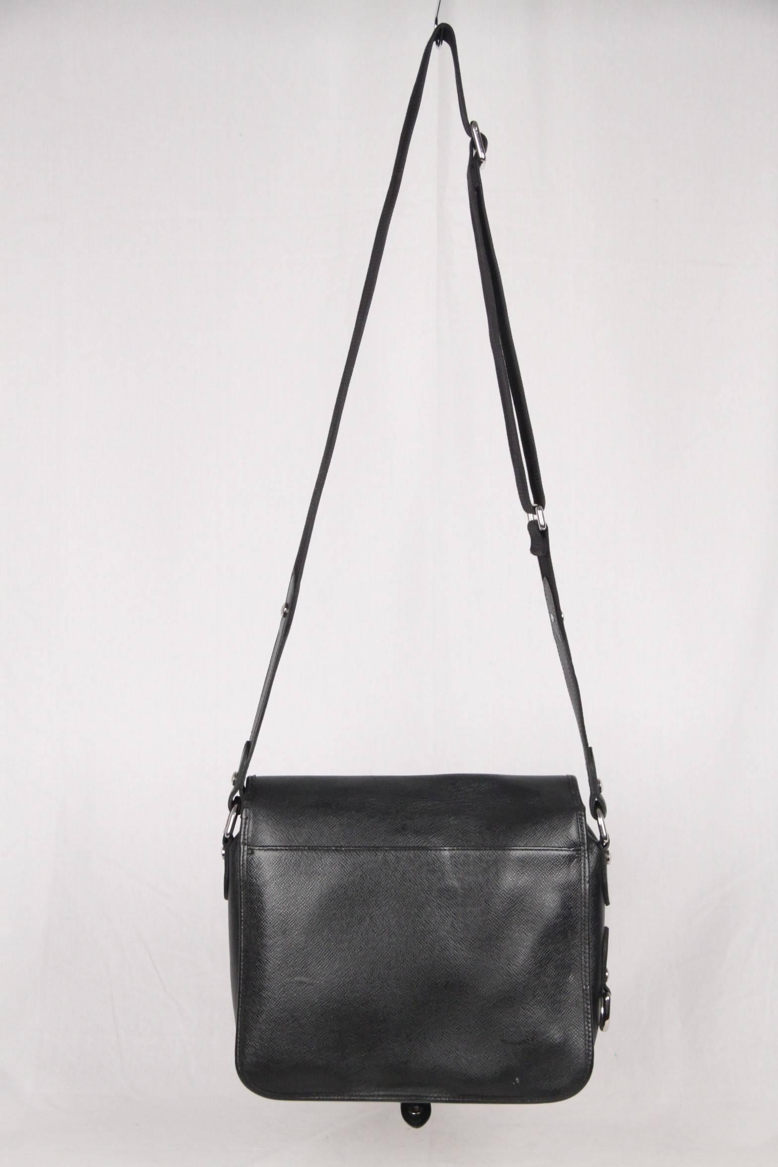 Women's LOUIS VUITTON Black TAIGA Leather ANDREI Messenger Bag