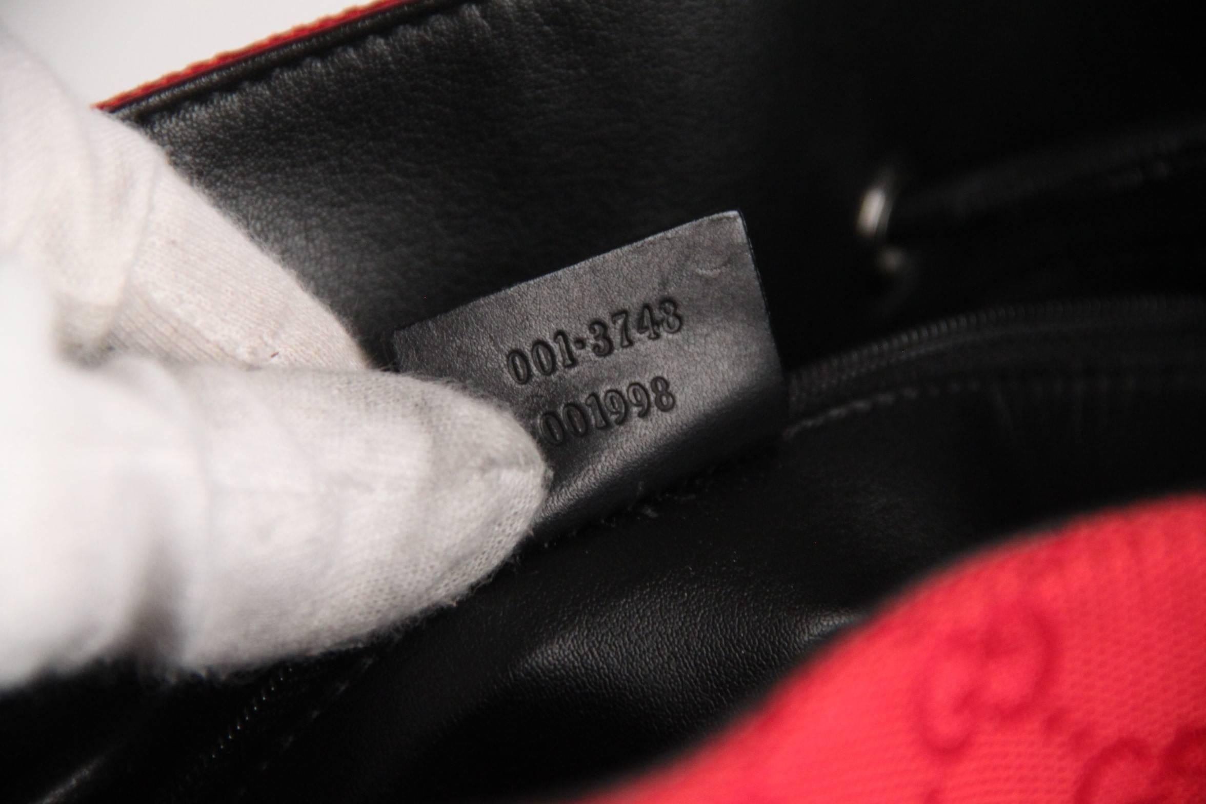 Logos / Tags: 'GUCCI - Made in Italy' tag inside (with serial number on its reverse), signed hardware
Condition: B :GOOD CONDITION - Some light wear of use. 
Condition details: some light wear of use on leather
Fabric / Material: Canvas &