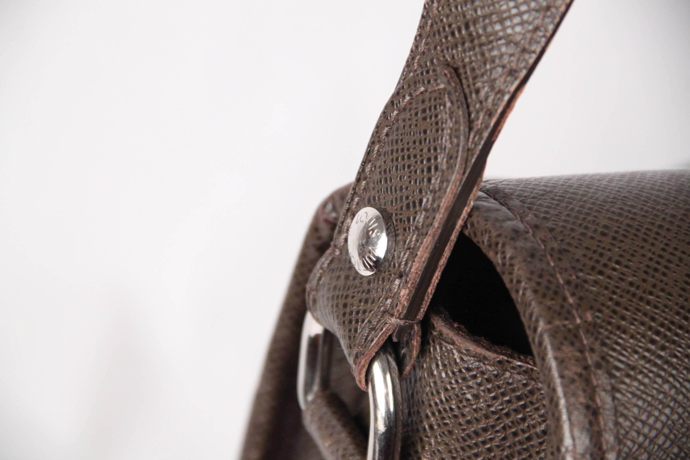 Women's or Men's LOUIS VUITTON Brown TAIGA Leather ALEXEI Messenger Bag
