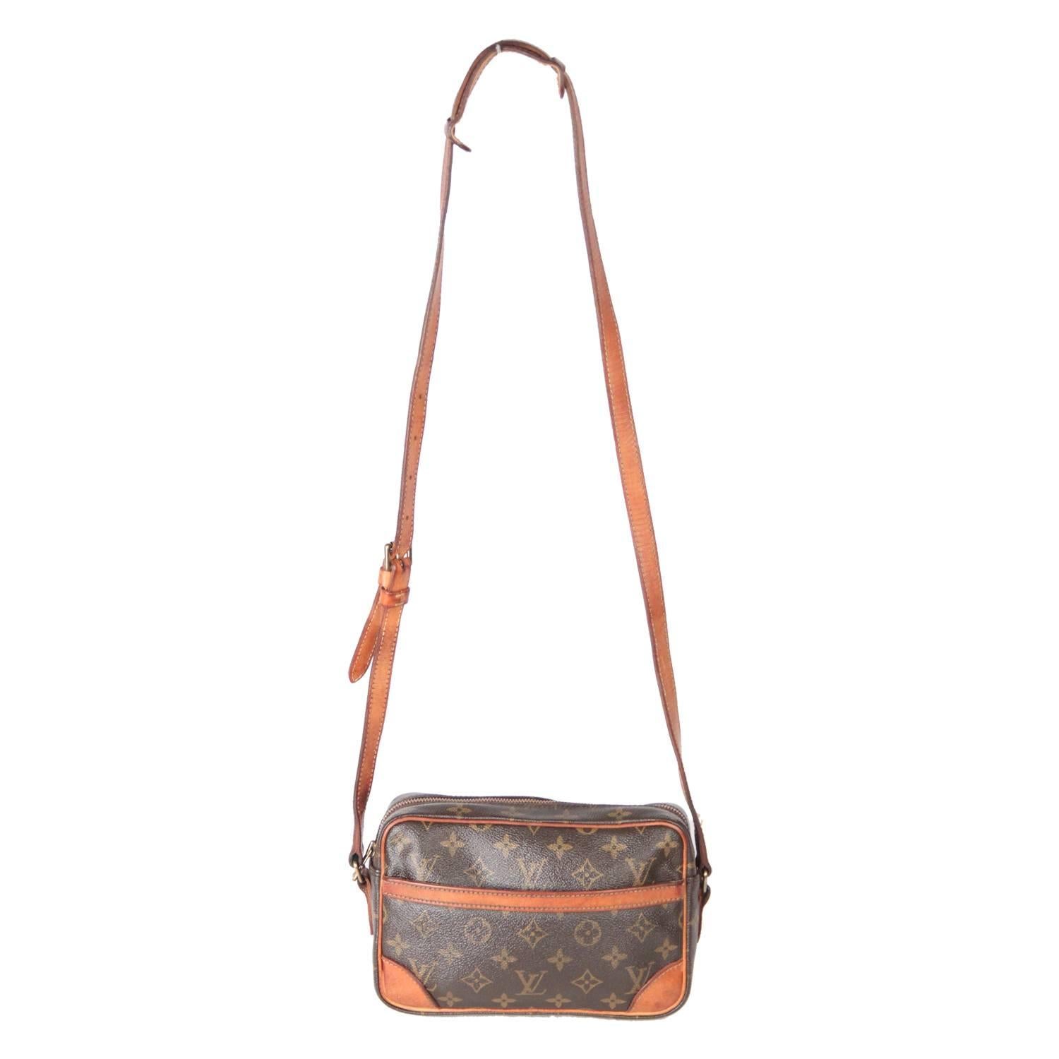 LOUIS VUITTON 'Trocadero 24' Messenger bag. Designed with timeless LV monogram canvas and accented with tan leather and gold-tone hardware.Zipper top closure. Features adjustable shoulder strap, an open pocket on the exterior front, cross-grain