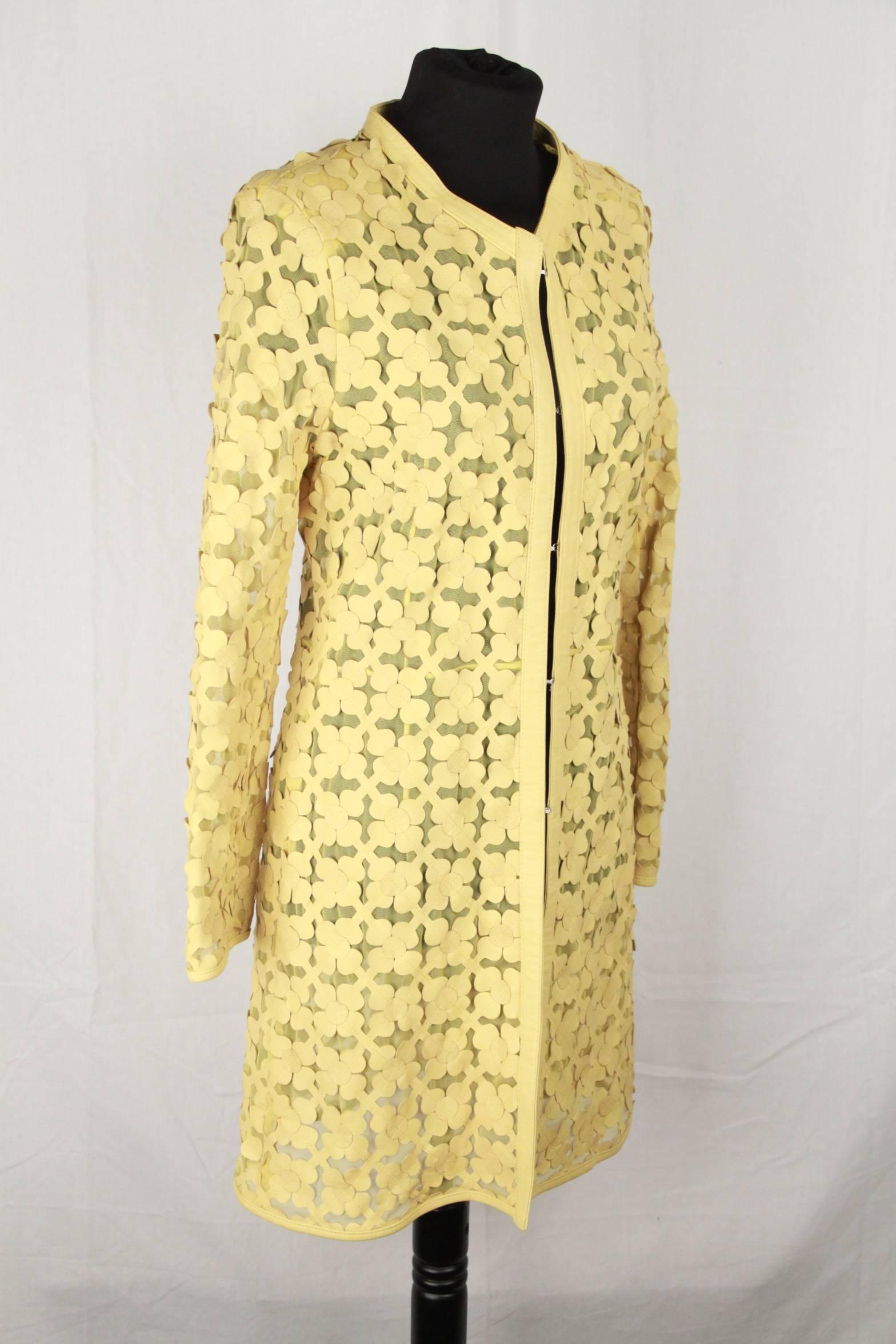  Yellow Flower leather Cardi-Coat 
- Round Collar
- Single-Breasted
- No pockets
- front hook closure
- Straight hem 