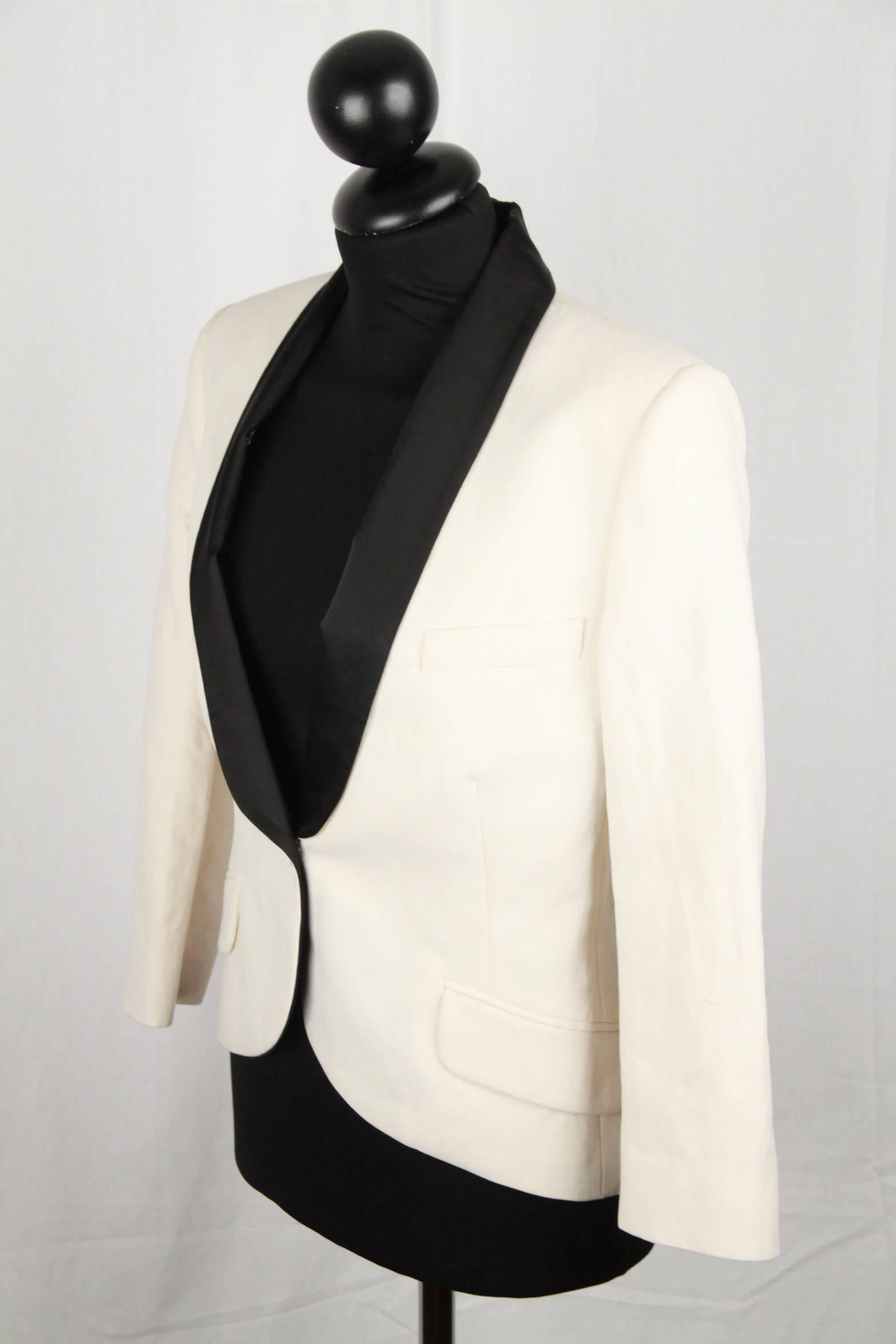 - Ivory tuxedo blazer by ALEXANDER McQUEEN
- Shawl black satin lapels
- One button closure
- Button cuffs
- Two front flap pockets
- 1 chest pocket & 1 interior pocket
- Lined
Logos / Tags: 'ALEXANDER McQUEEN' and  'Made in Italy' tag