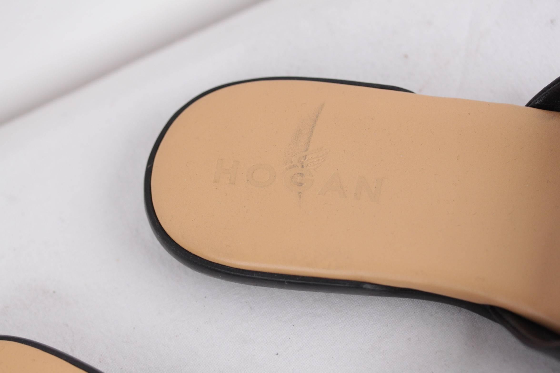 Brand: HOGAN - Made in Italy

Condition (please read our condition chart below): EXCELLENT CONDITION: Very little wear, no visible defect. It has been used, but not often.

Condition details: Gently used! Minimal wear of use on the outsoles, minimal
