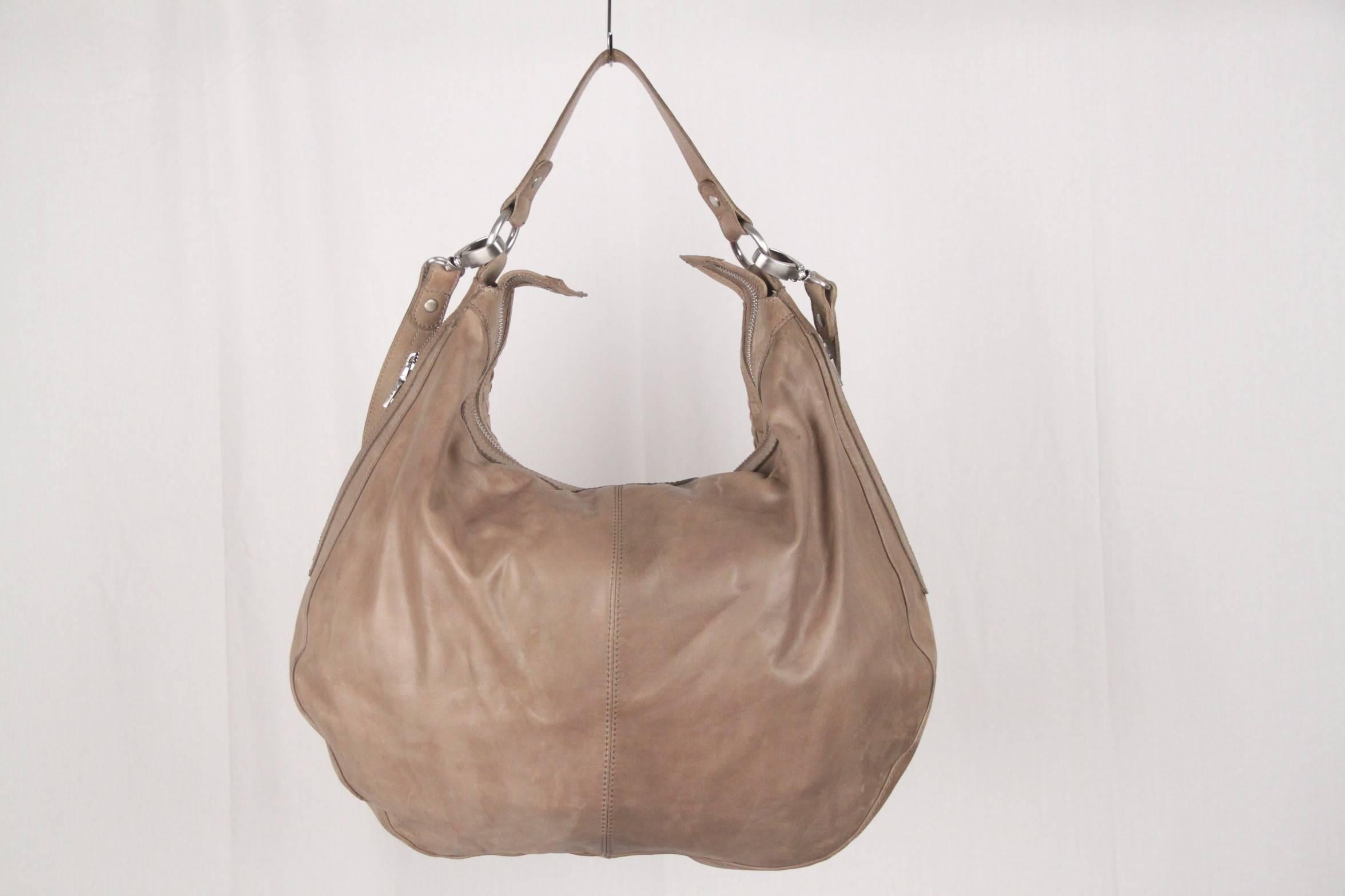 - Model: 'Mandy' Large Hobo
- Taupe woven leather
- Silver metal hardware
- Zip pockets on the sides
- Zippered closure
- Fully lined with tan fabric
- 2 side zip pockets and 3 open pockets inside
- Removable shoulder strap (28 inches - 71 cm