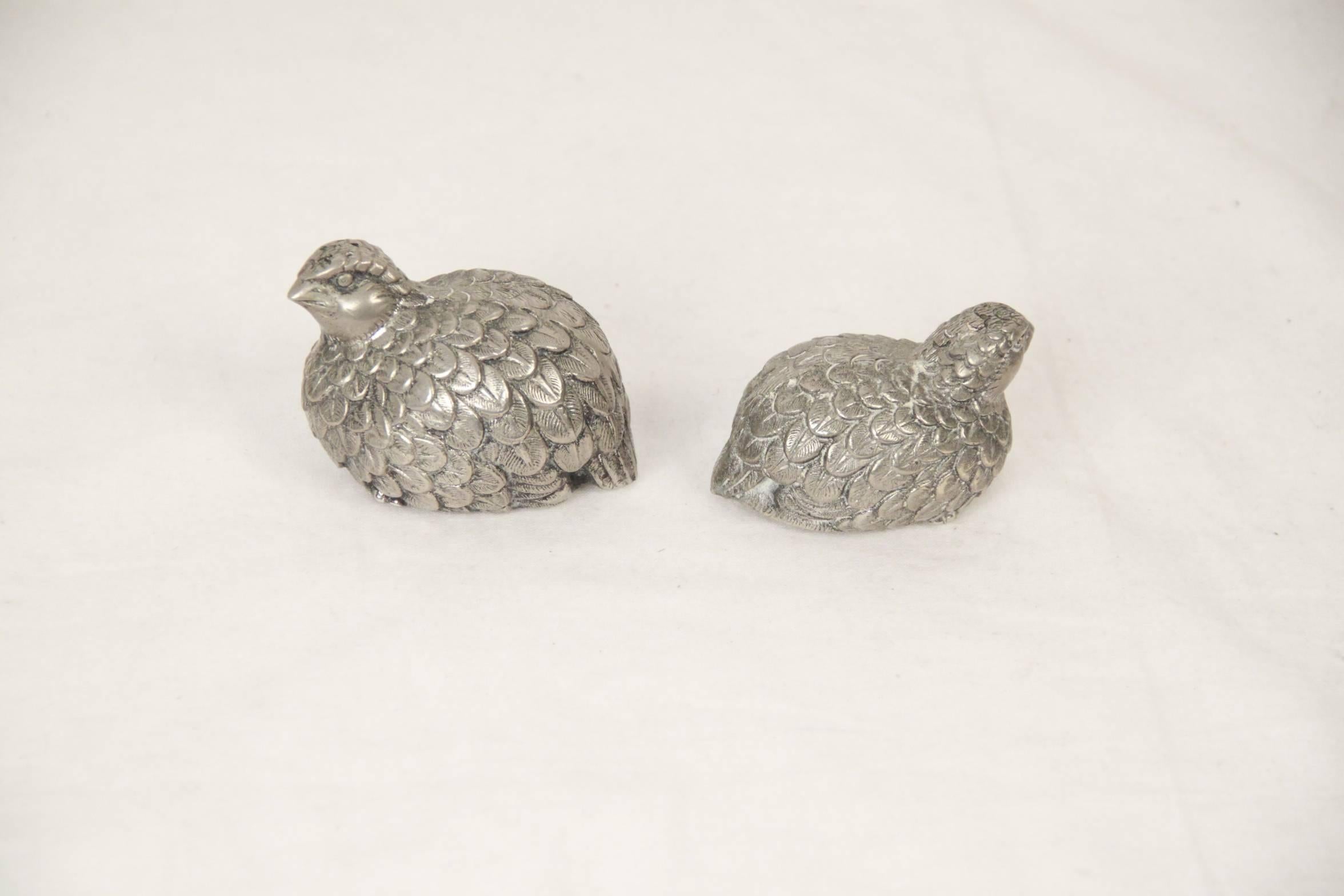 Silver metal GUCCI figural quail salt & pepper shakers, engraved details. Heavy metal. One is larger than the other. Both still have the plastic stoppers on the base.
LARGER QUAIL (height): 2 inches - 5,1 cm / (lenght): 2 3/4 inches - 7