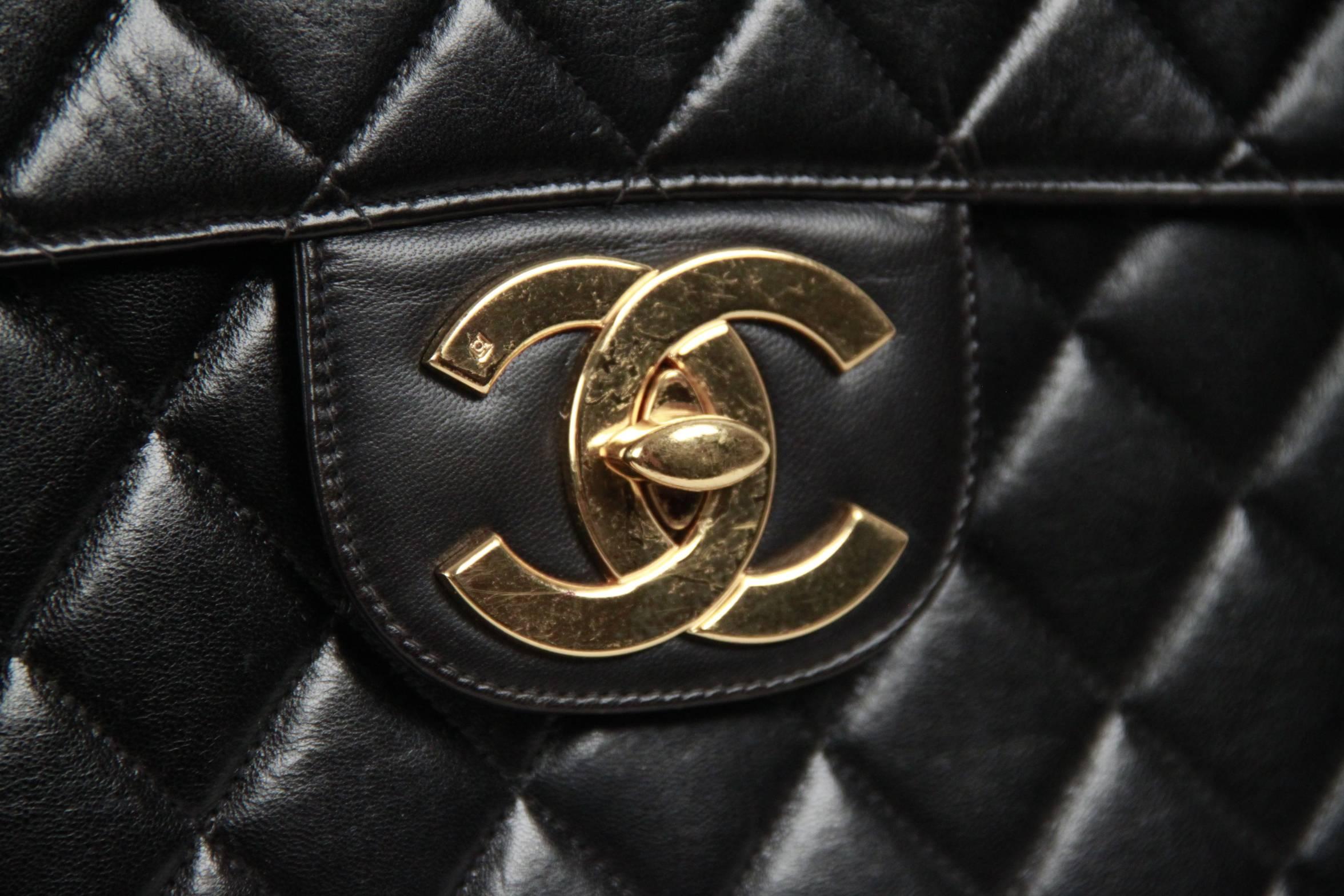 CHANEL Vintage Black QUILTED Leather JUMBO CLASSIC FLAP Shoulder Bag In Good Condition In Rome, Rome