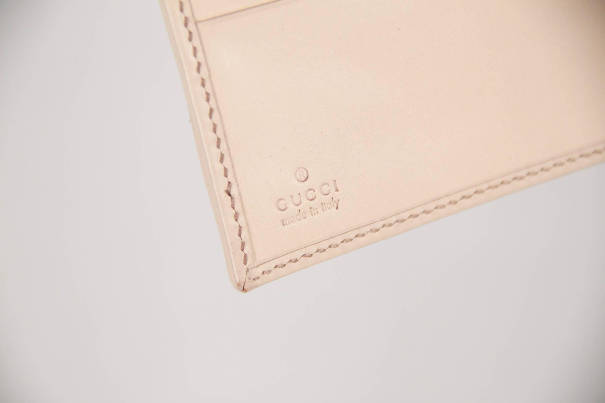 Gucci White Flora Canvas Hasler Horsebit Wallet Coin Purse In Good Condition In Rome, Rome