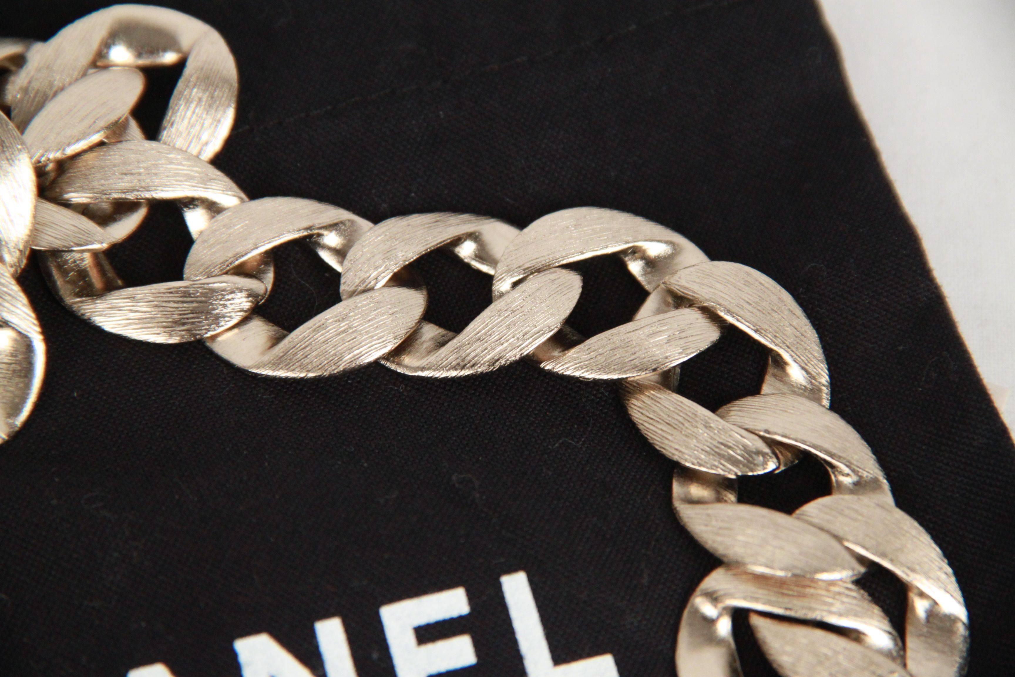 Women's Chanel Gold metal Chunky Chain Camelia Necklace Choker