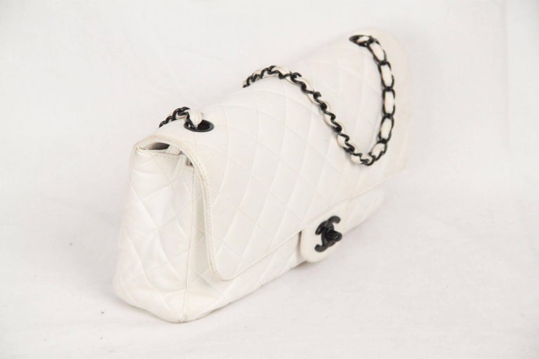CHANEL Vintage White QUILTED Leather SHOULDER BAG w/ Contrast Chain For