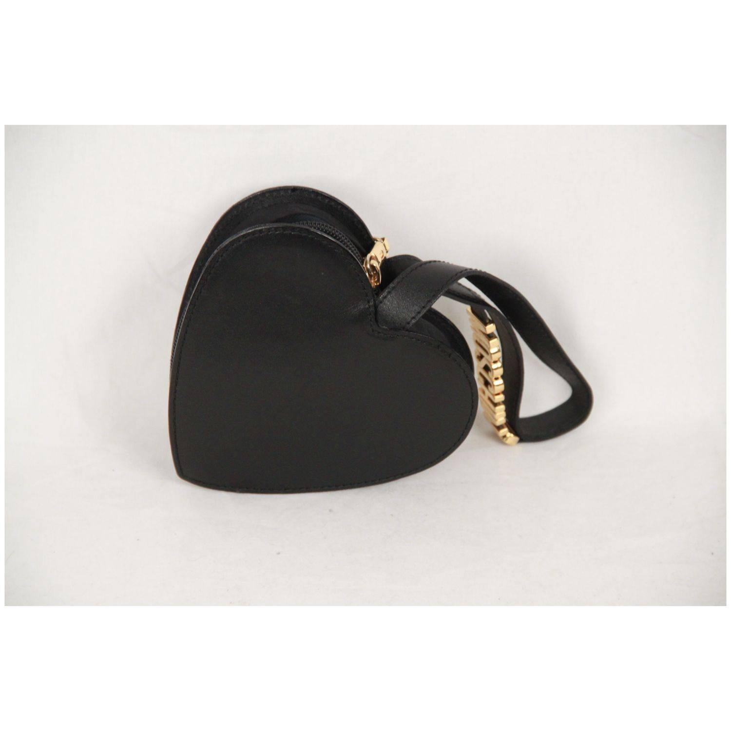 Moschino Vintage Black Leather Heart Wrist Bag In Good Condition In Rome, Rome