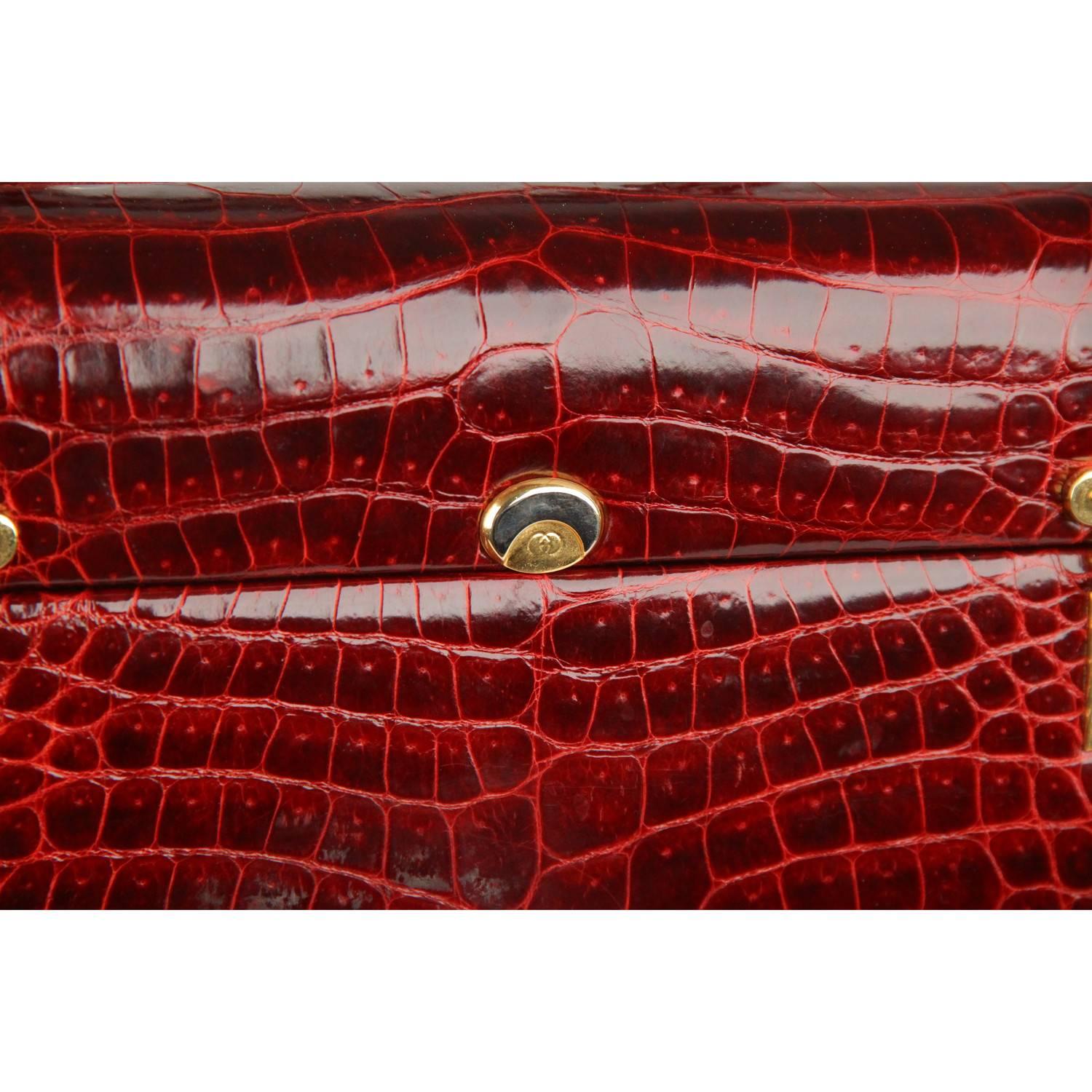 Gucci Vintage Burgundy Crocodile Beauty Travel Bag Train Case  In Good Condition In Rome, Rome