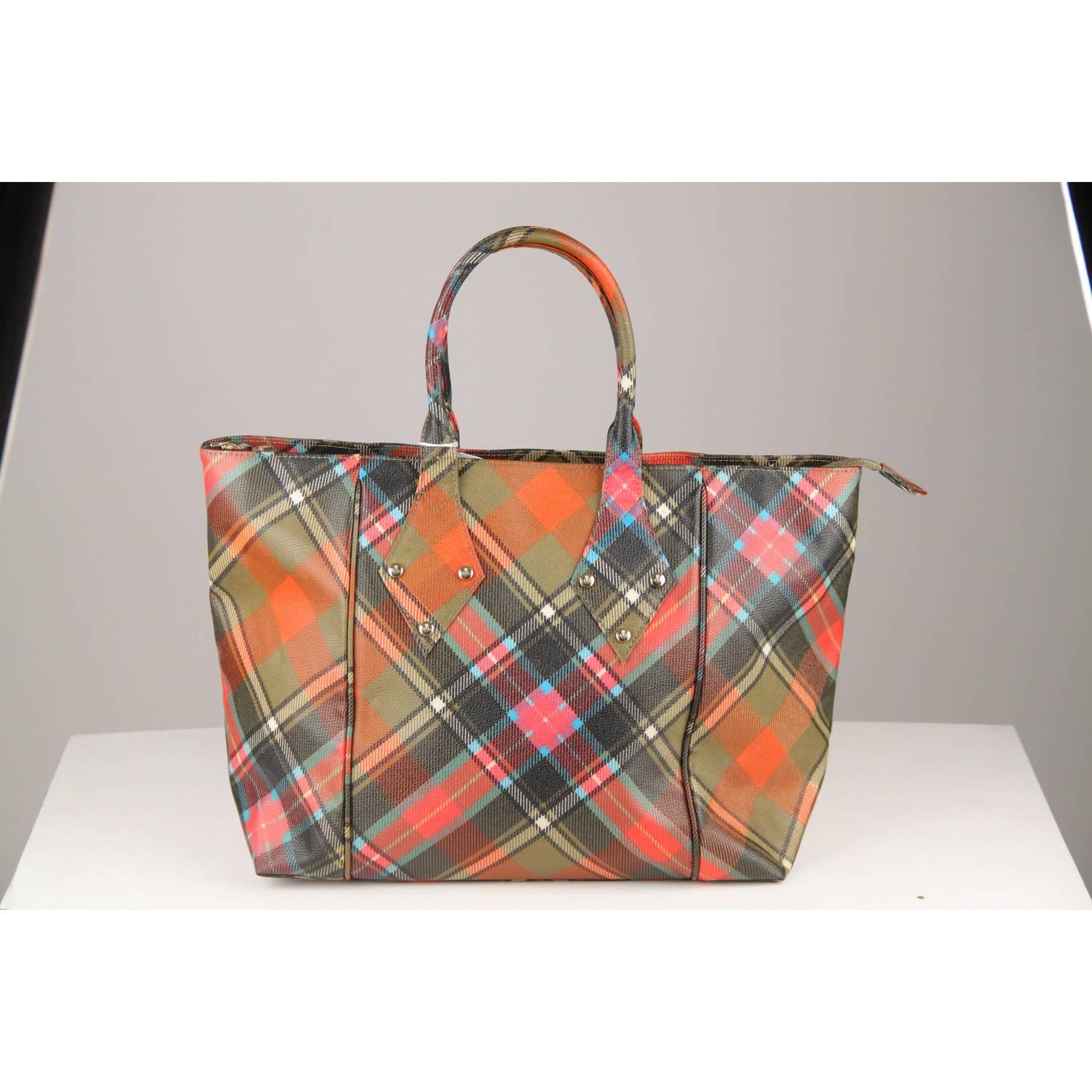 - Multicolored tartan canvas
- Signed gold metal hardware
- Upper zipper closure
- Protective bottom feet
- Fabric lining 
- 1 side zip pocket and 2 open pocket inside 
- 'VIVIENNE WESTWOOD London - made in Italy' tag inside