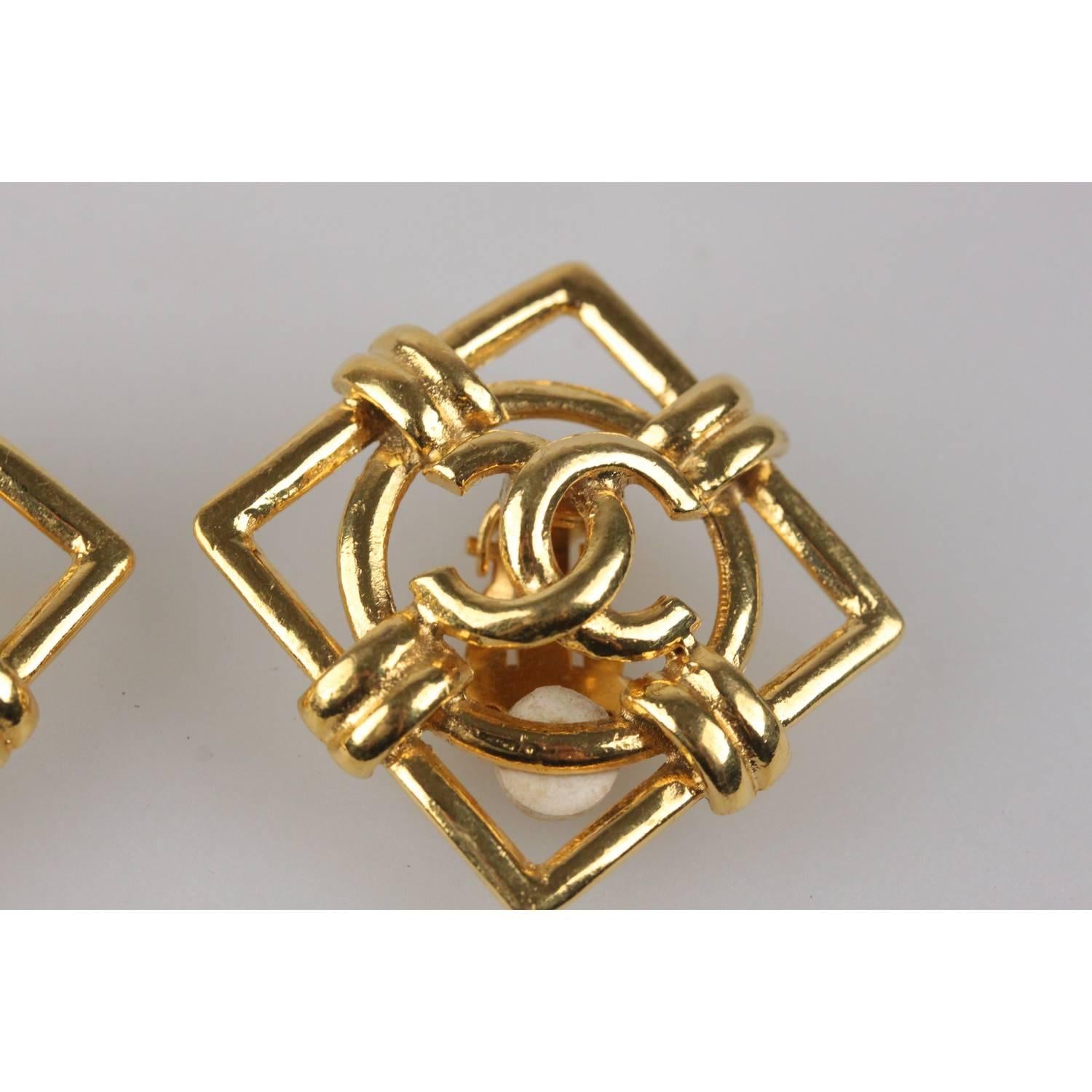 CHANEL Vintage Gold Metal Square Clip On CC Logo Earrings In Excellent Condition In Rome, Rome