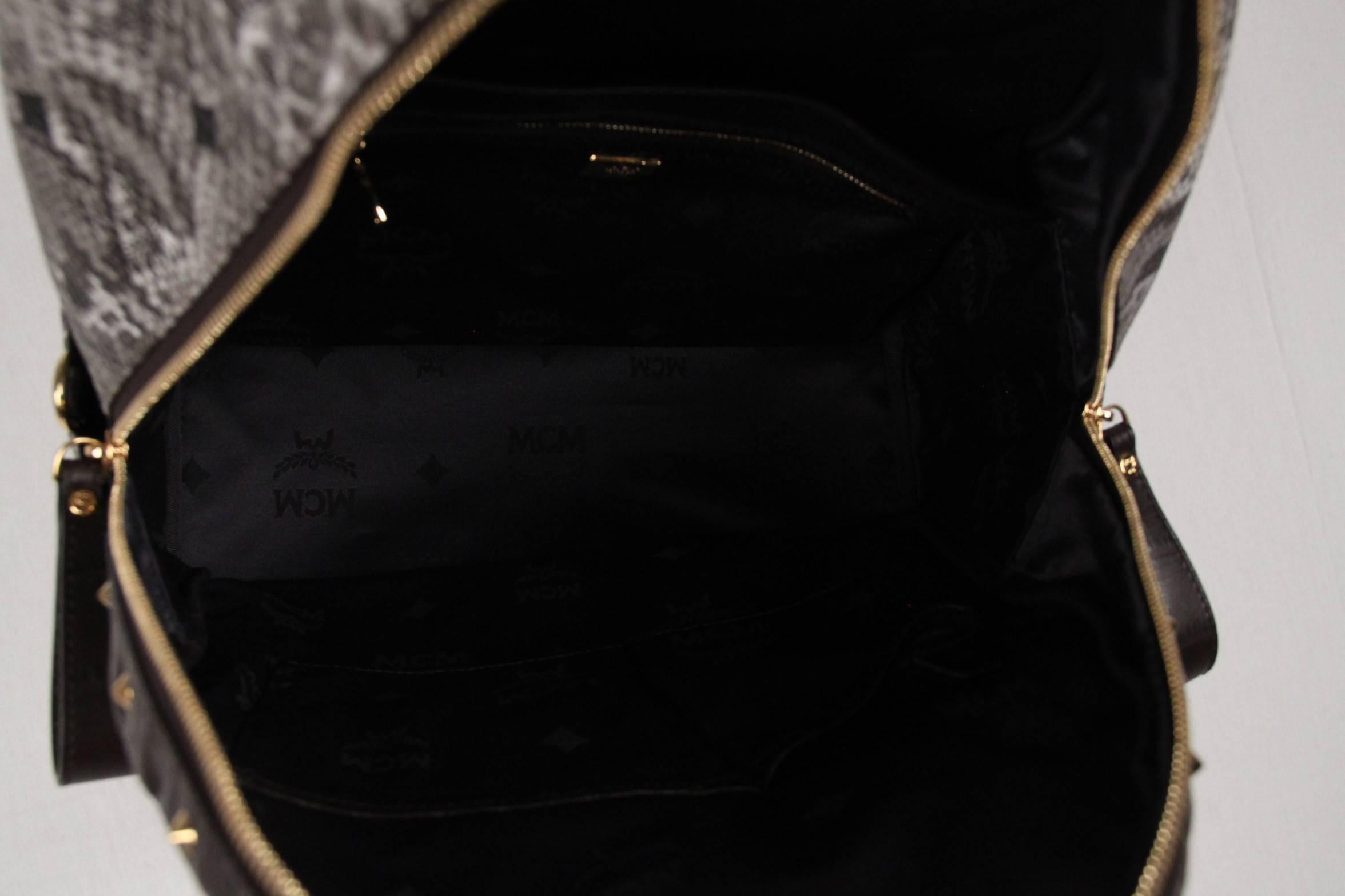 MCM MUNCHEN Python Canvas Stud Armour BACKPACK Shoulder Bag In Excellent Condition In Rome, Rome