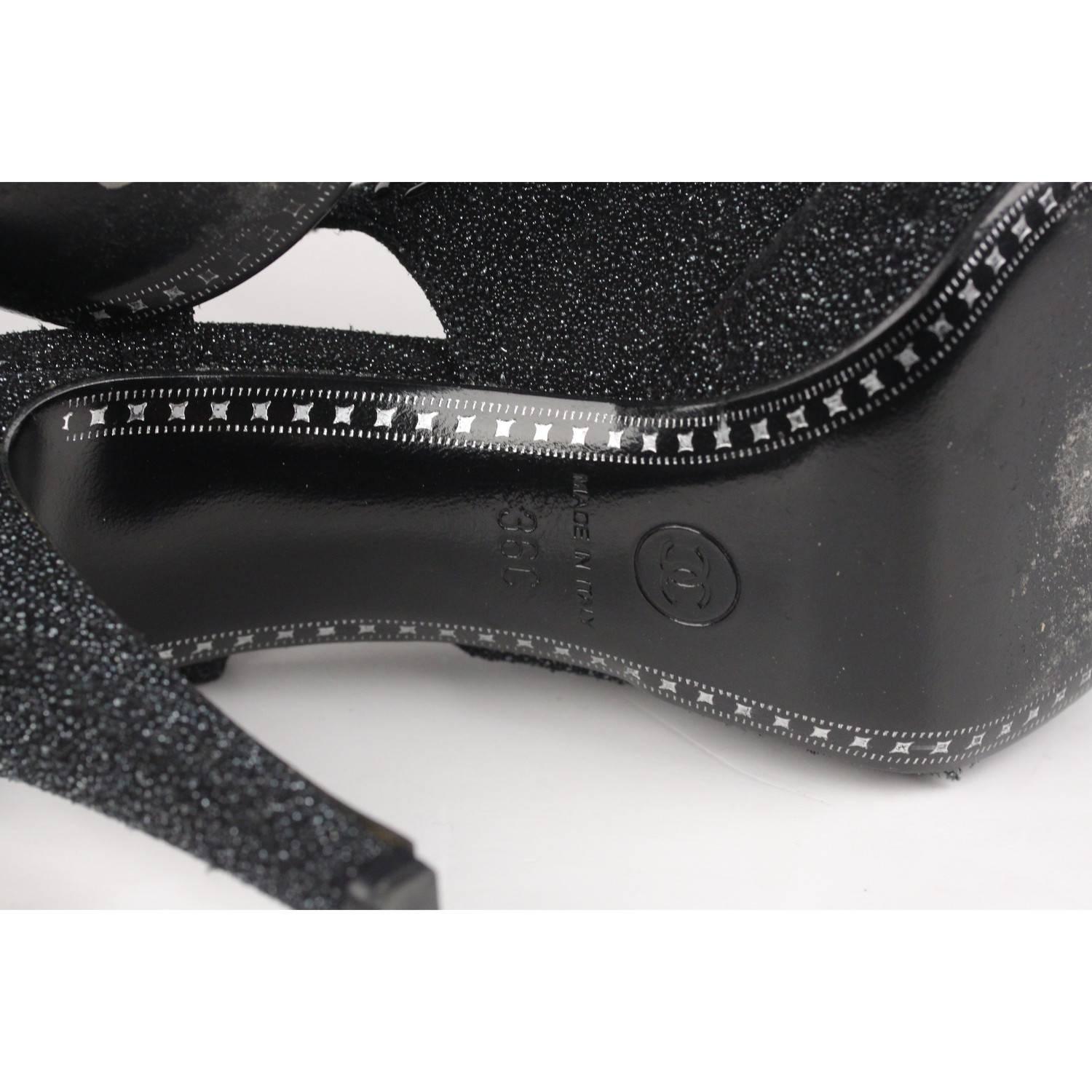 - Chanel platform slingback pumps in black and grey with glitter effect
- Double C logo 
- Round Cap-toe
- Buckle closure 
- Platform
- Heels height 4.5 inches - 11,5 cm 
- Size 36 C 
- Made in Italy