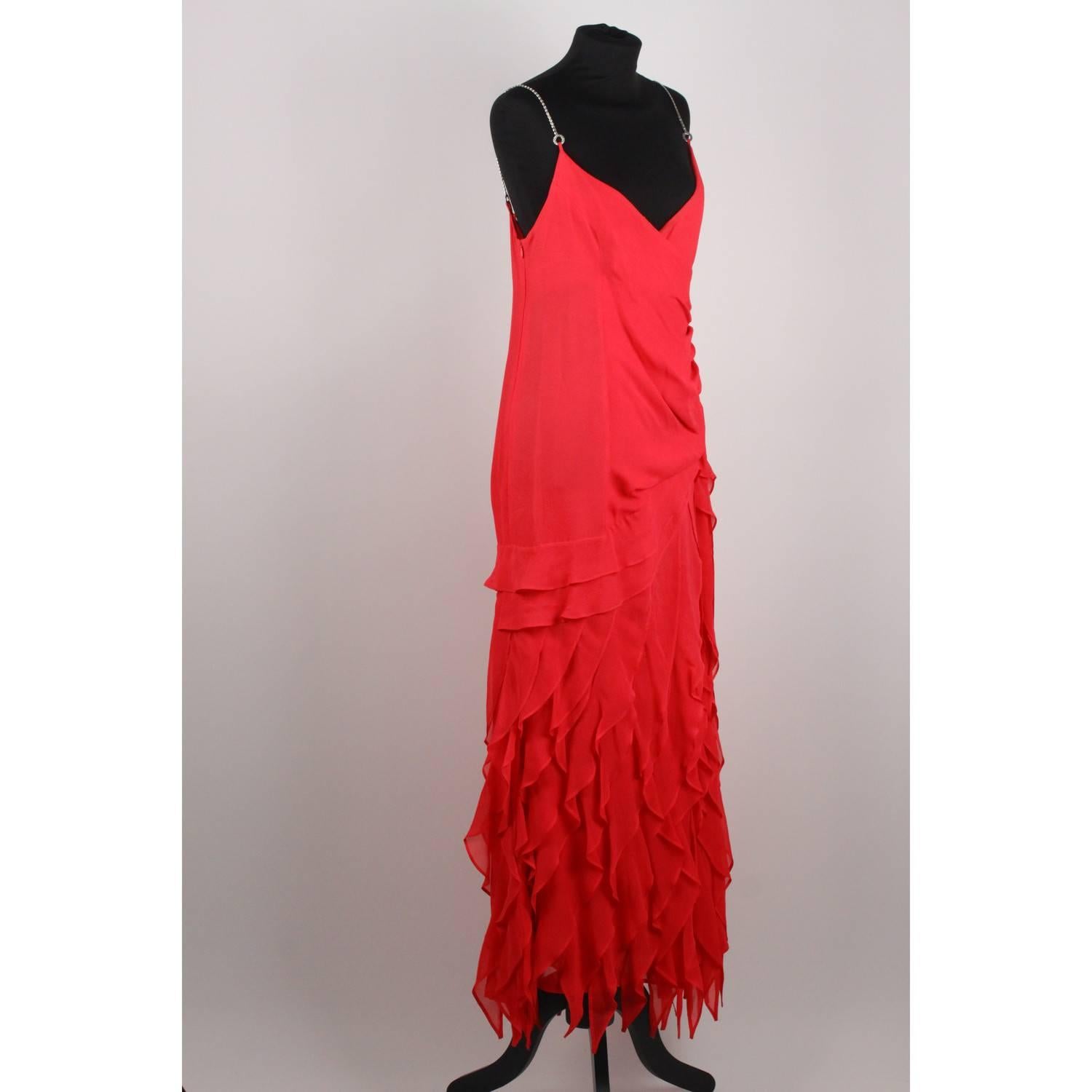 - GAI MATTIOLO - Made in Italy 
- Scoop neckline
- Sleeveless styling
- Rhinestones shoulder straps
- Gathered pleats on the side
- Ruffled skirt
- Side zip closure
- Size: 44 IT - It should correspond to a MEDIUM size