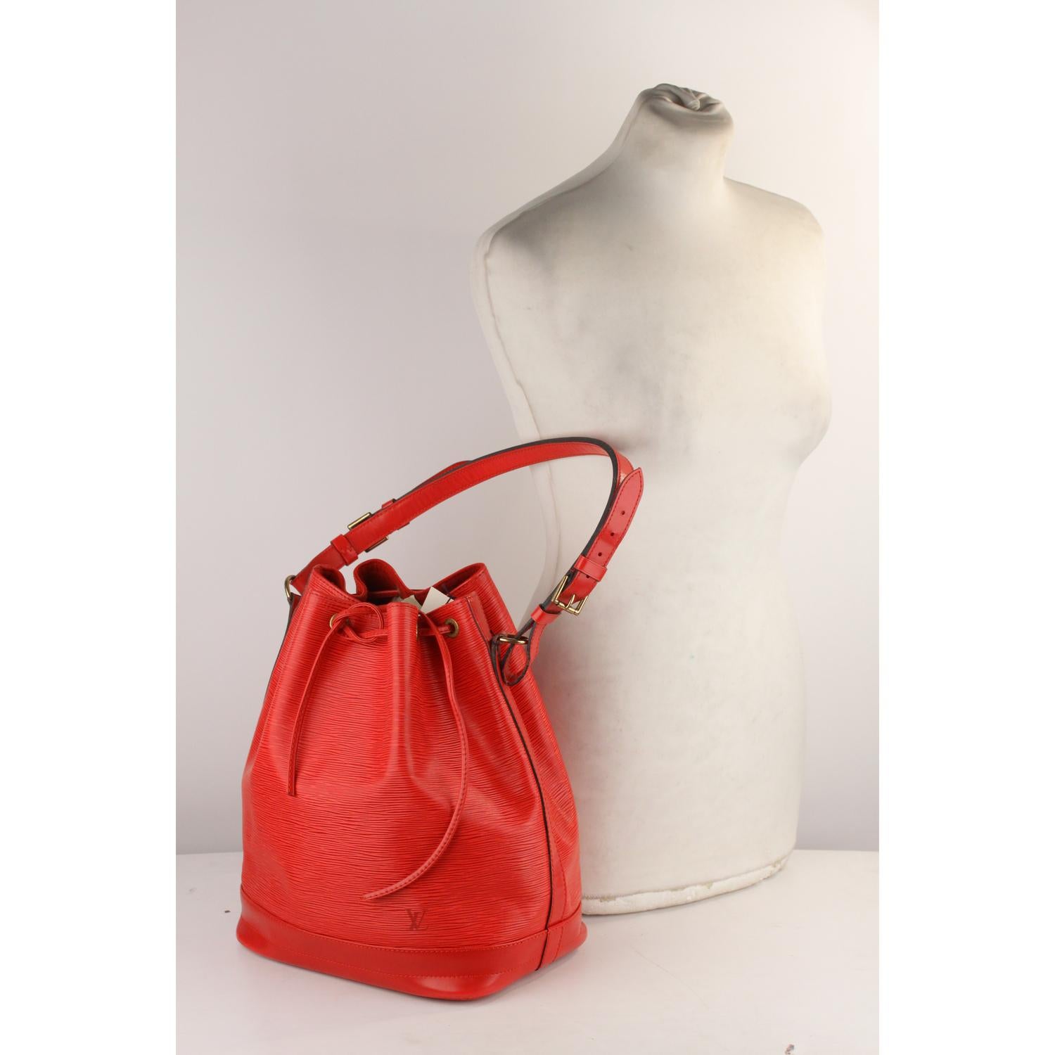 Louis Vuitton Vintage Red Epi Leather Noé Shoulder Bag 4