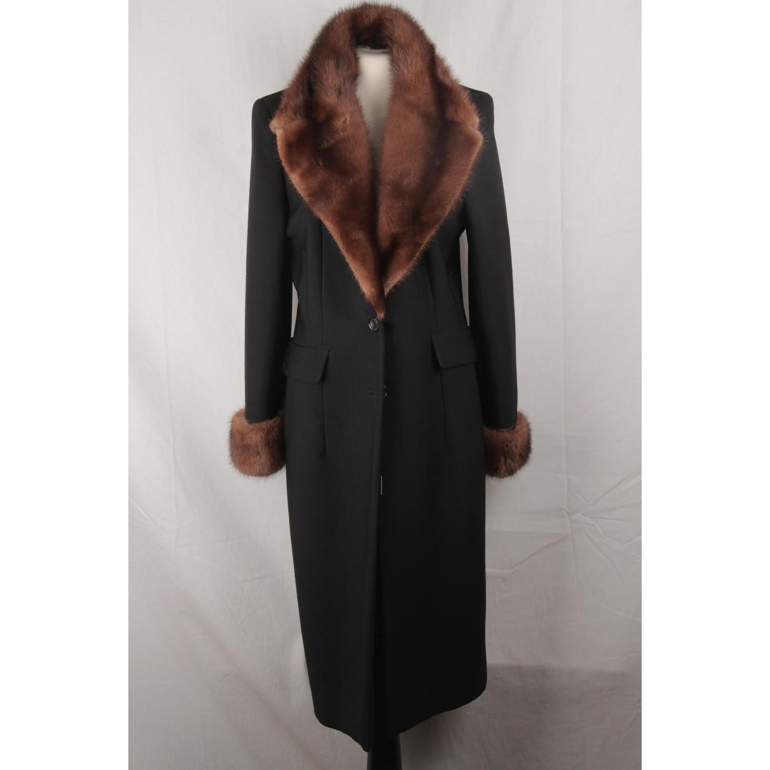 Les Copains Black Wool Tailored Coat with Mink Fur Trim Size 44 In Excellent Condition In Rome, Rome
