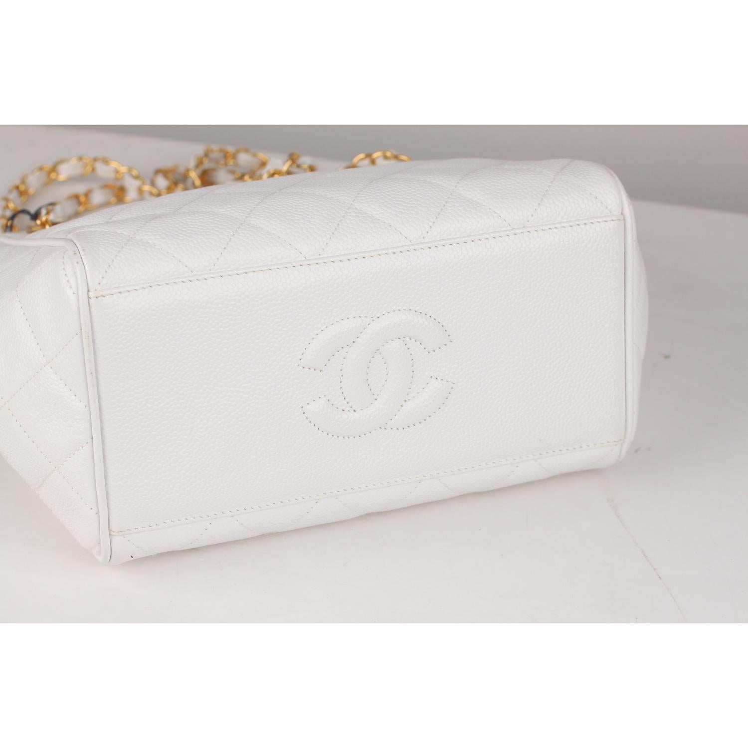 Chanel Vintage White Quilted Caviar Leather Shoulder Bag 2