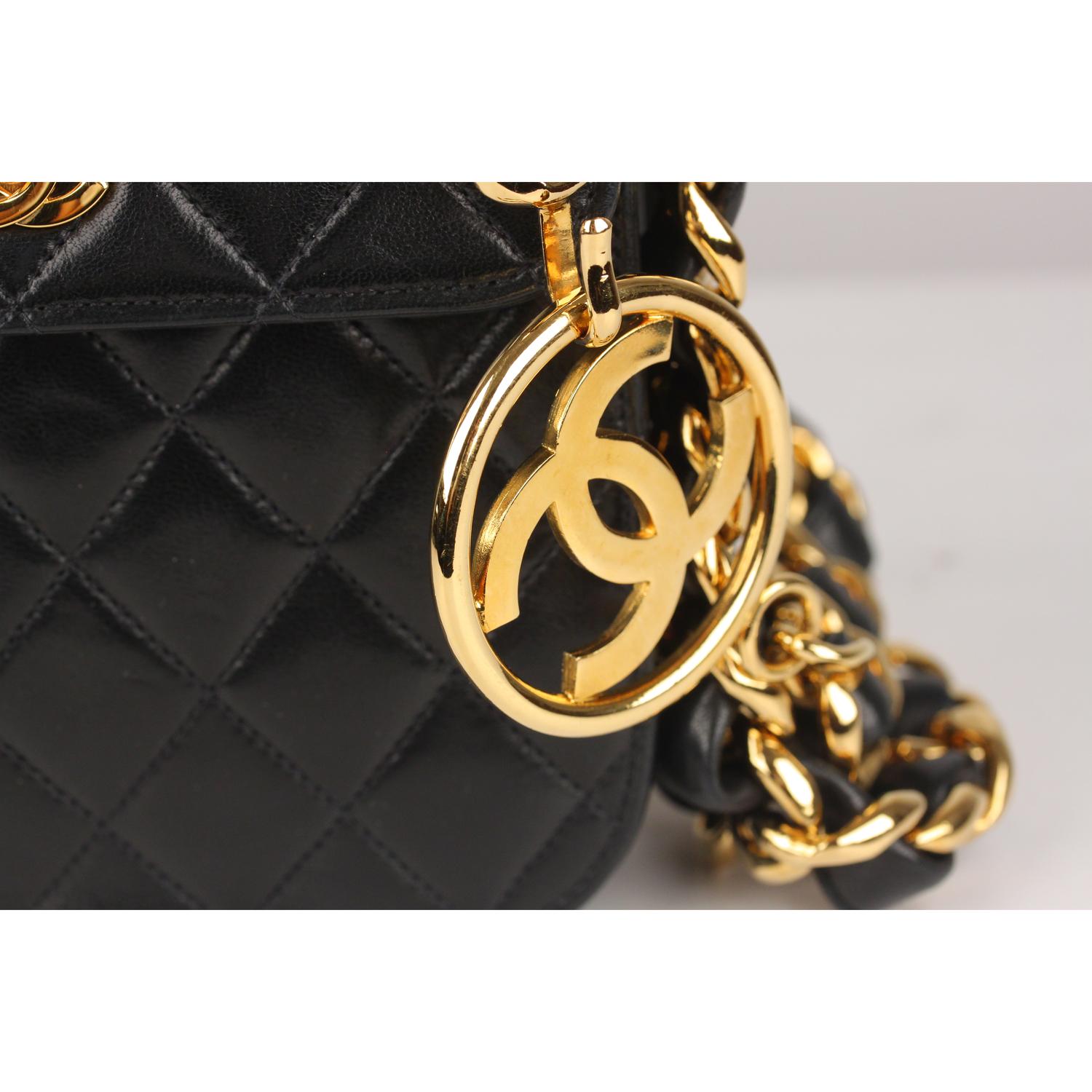 Chanel Vintage Rare 1992 Black Quilted Waist Bag with Chunky Chain In Good Condition In Rome, Rome