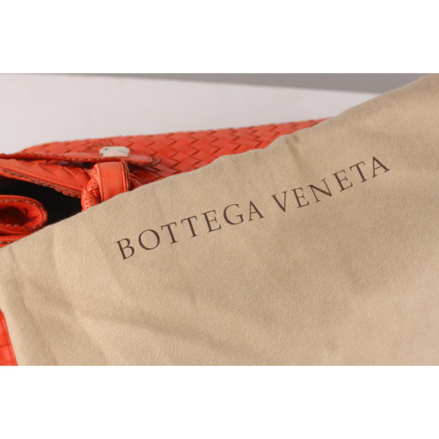 Bottega Veneta Coral Intrecciato Woven Leather Bag Scalloped Trim 3