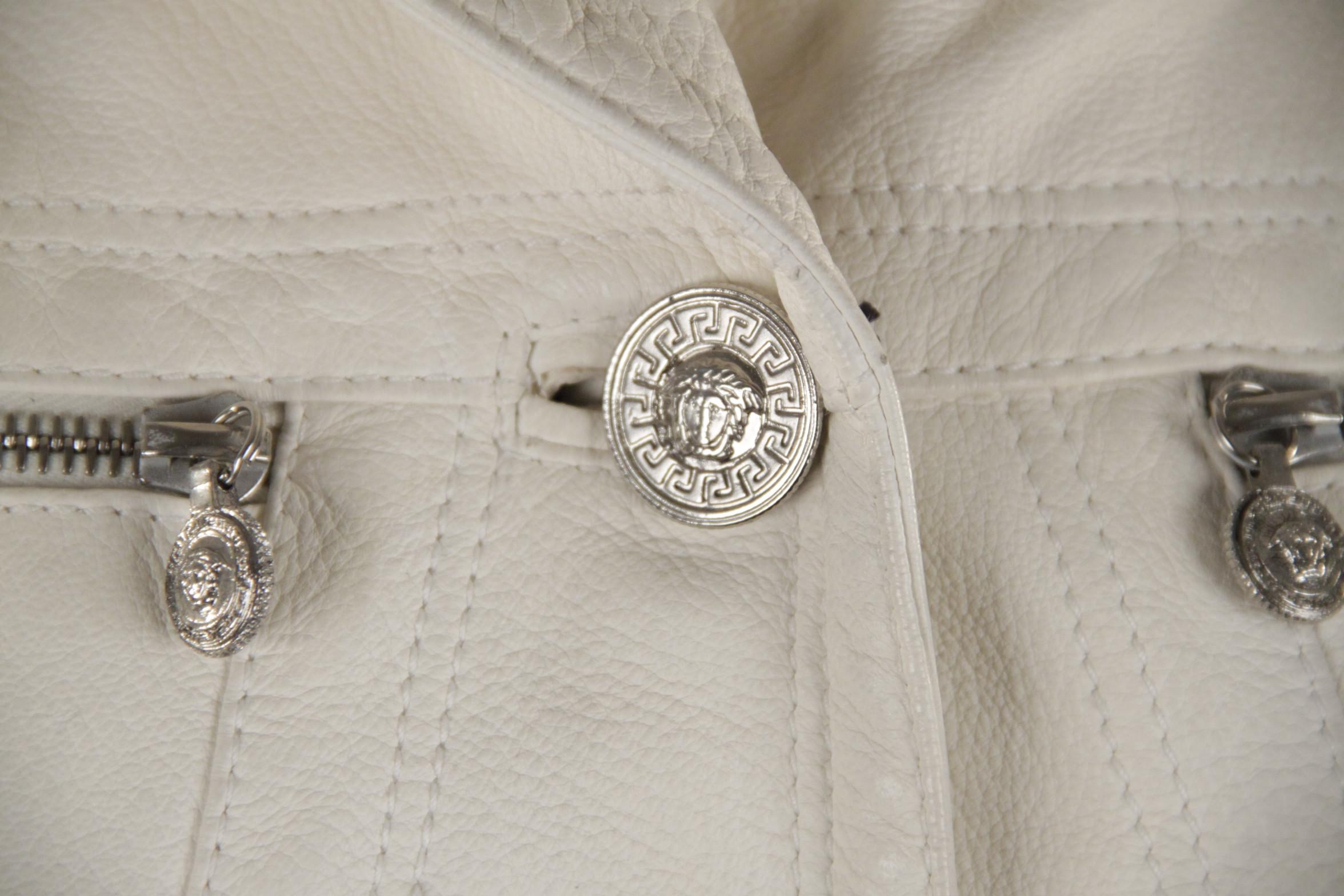 Gianni Versace Vintage White Leather Jacket with Medusa Details In Good Condition In Rome, Rome