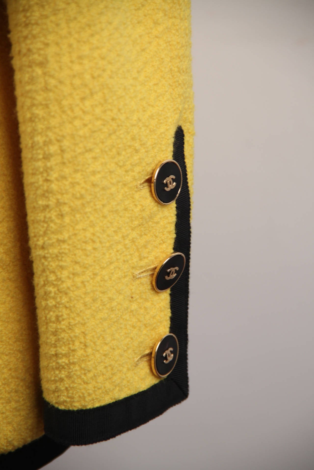 Women's or Men's CHANEL Vintage Yellow Wool BLAZER Jacket w/ Black CONTRAST Trim Sz 36