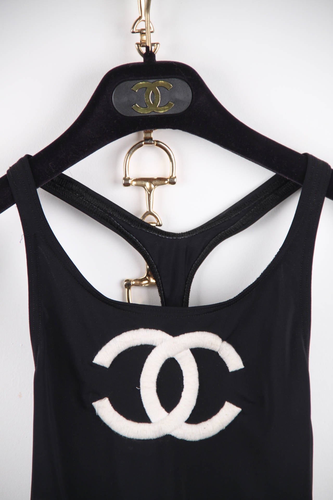 - Stretch swim fabric (80% Nylon - 20% Elastane)

- CC - CHANEL logo embroidered on the front

- Racer cut

- 38 (The size shown for this item is the size indicated by the designer on the label) It should correspond to a SMALL size

Logos /