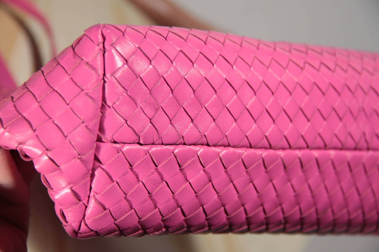 BOTTEGA VENETA Italian Pink INTRECCIATO Woven Leather TOTE Shopping Bag RARE In Excellent Condition In Rome, Rome
