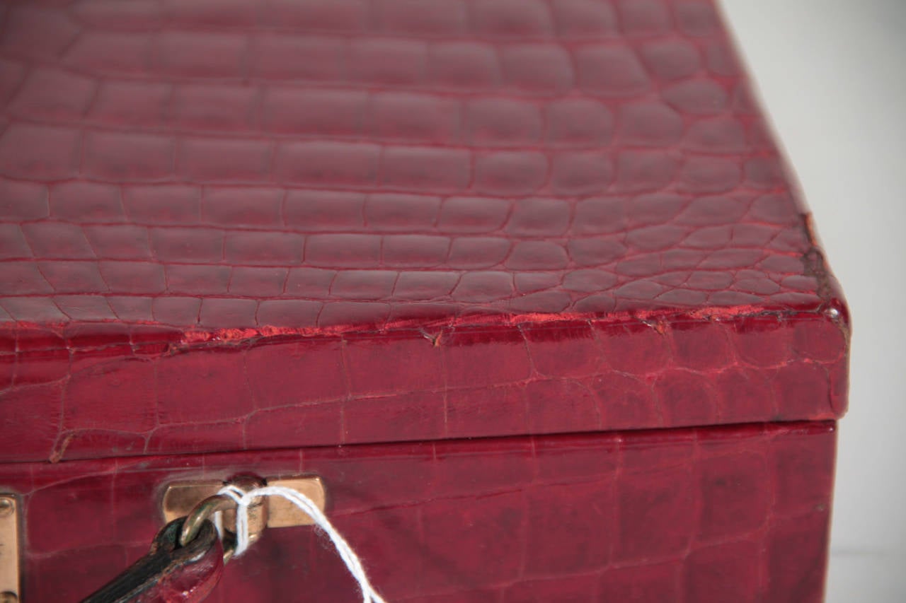 VALEXTRA Italian VINTAGE Burgundy CROCODILE leather JEWELRY CASE Bag In Excellent Condition In Rome, Rome