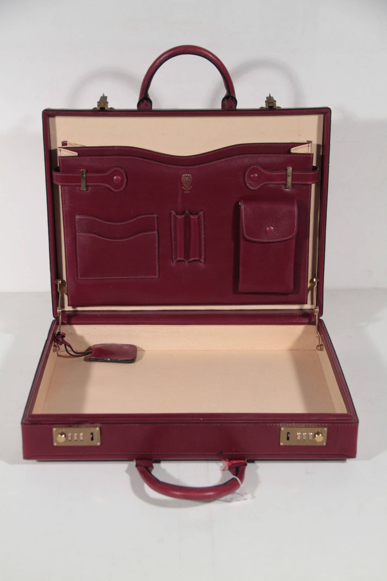 GUCCI Italian VINTAGE Burgundy Leather HARD SIDE BRIEFCASE Work Bag HANDBAG In Excellent Condition In Rome, Rome