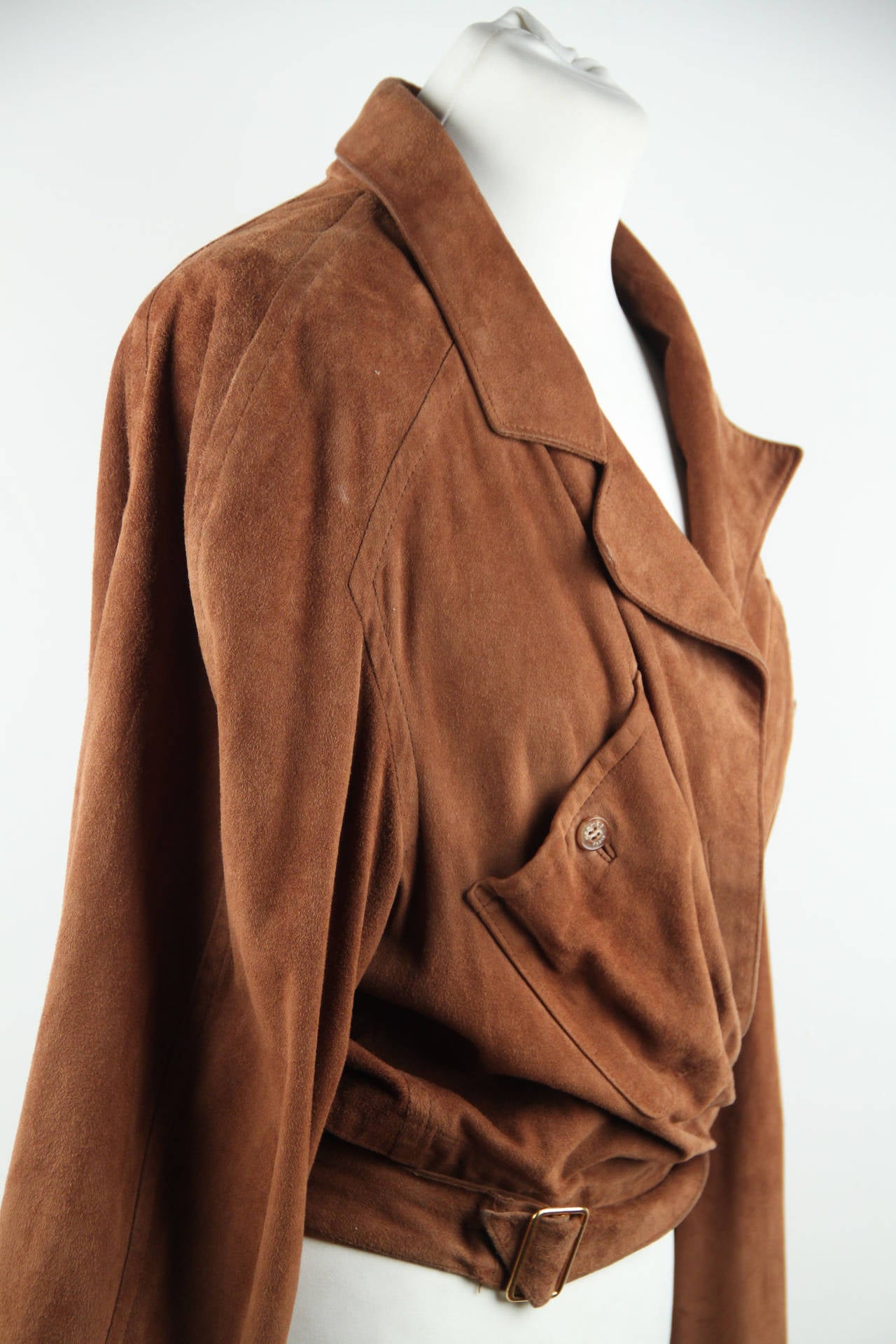 HERMES PARIS Vintage Tan Suede Lambskin WRAP JACKET Cropped Lenght Sz 36 FR In Excellent Condition In Rome, Rome